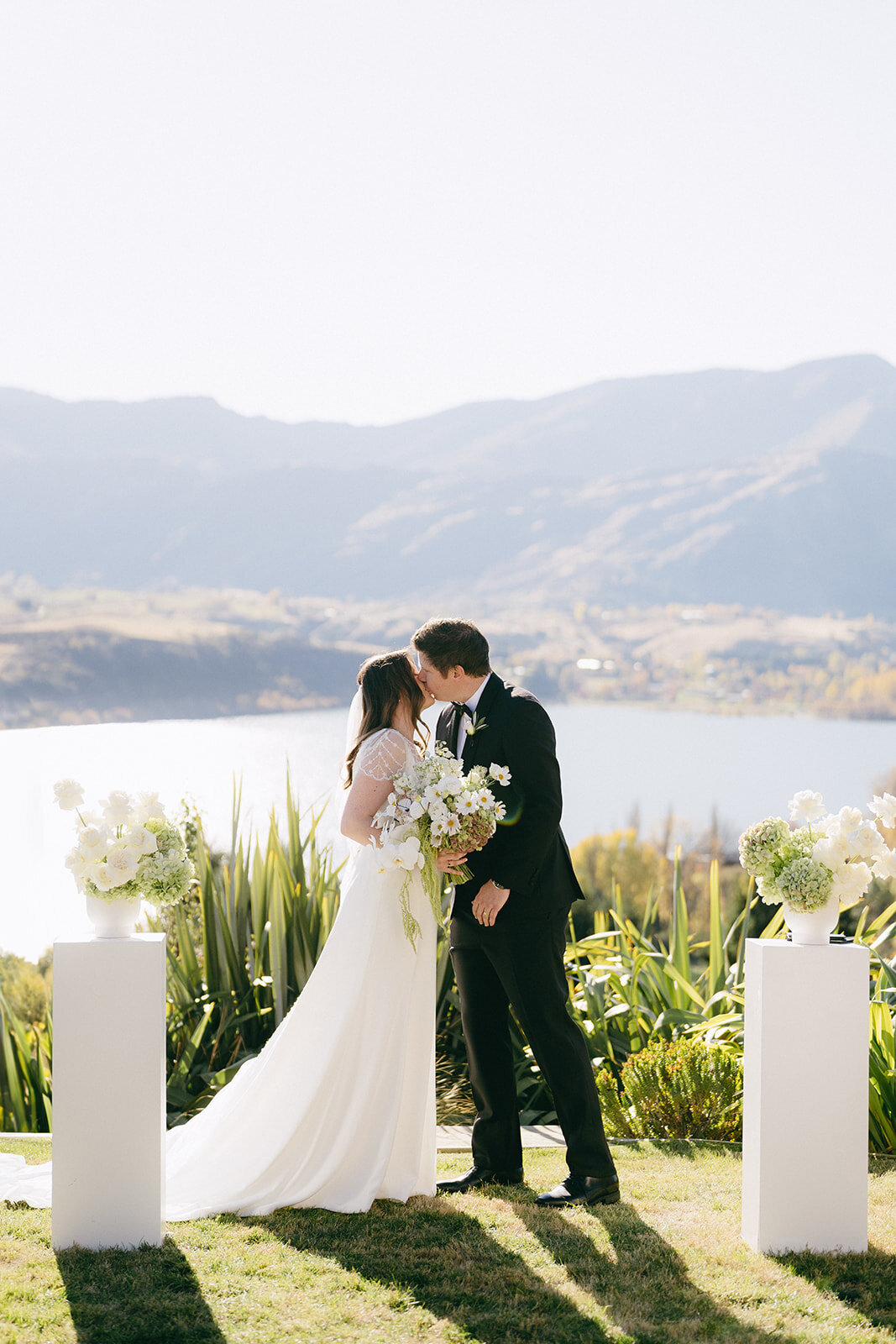 Melissa Clark Photography - Queenstown Wedding Photographer - Lake Hayes Holiday Home Wedding - Katherine & Adam 4.5.24-137