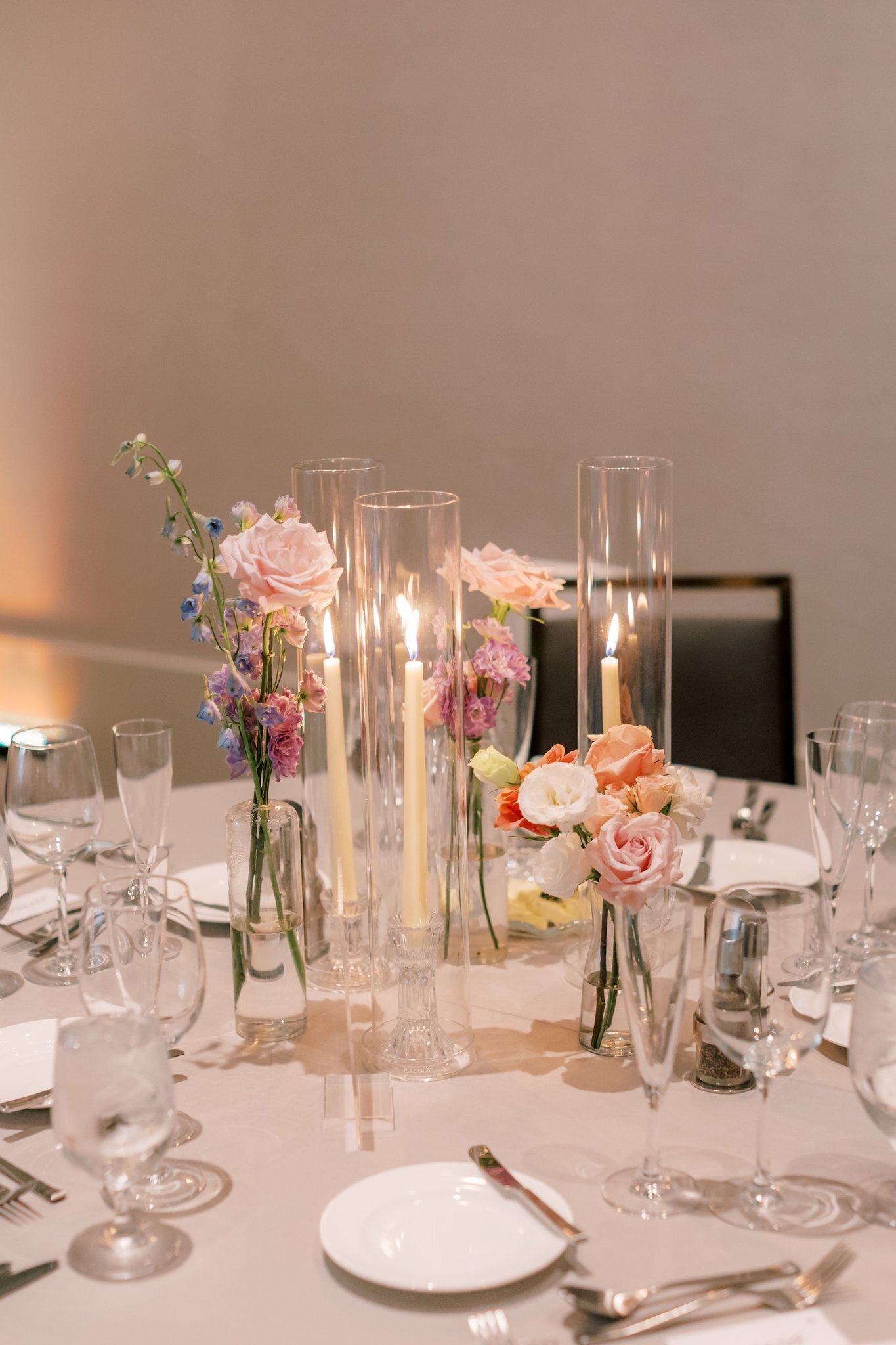 florists-phoenix-az-wedding-reception-centerpiece-taper-candles-flower-bud-vases