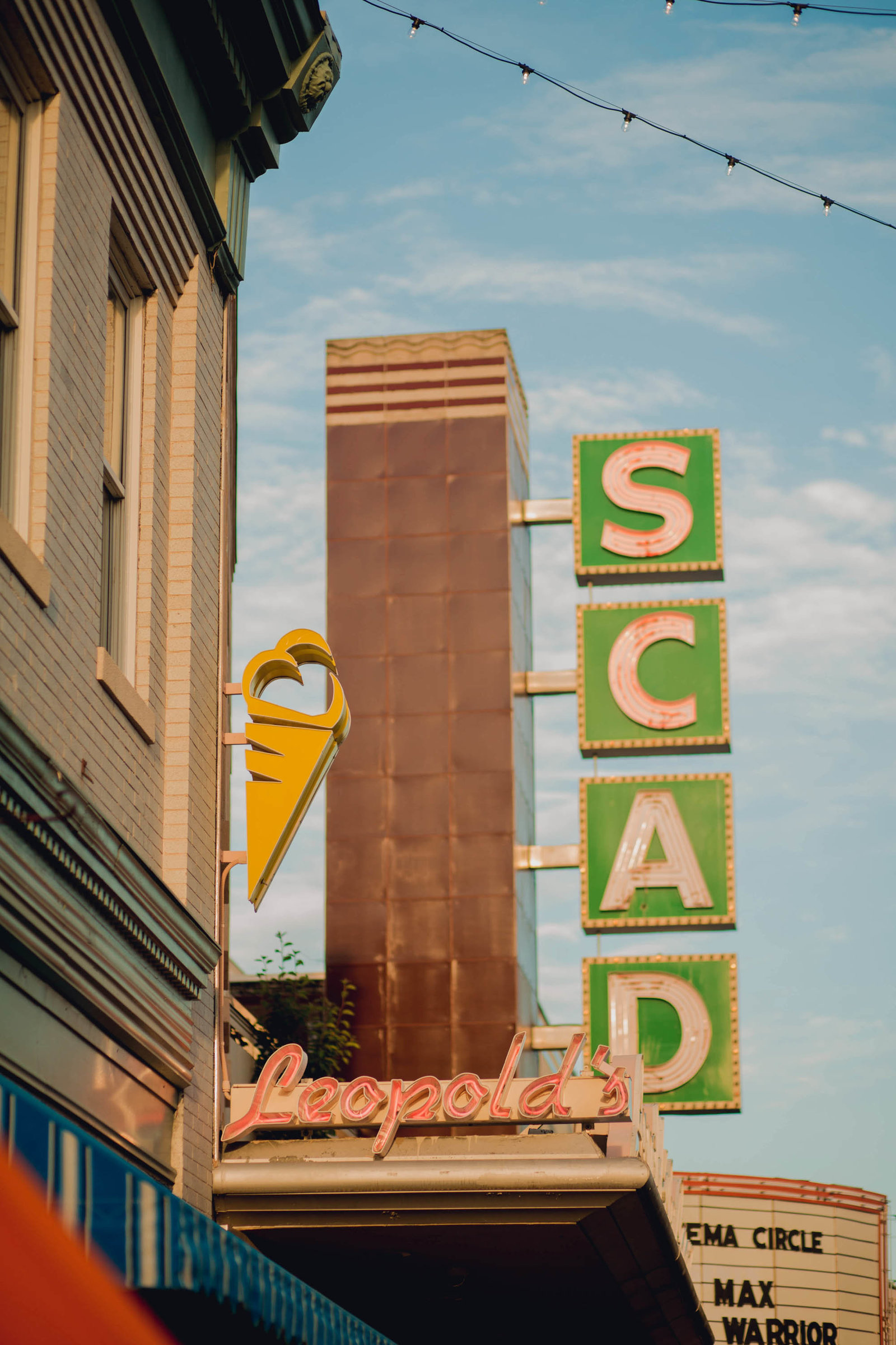 leopolds-scad-sign-wedding-savannah-georgia-kate-timbers-photography-2482