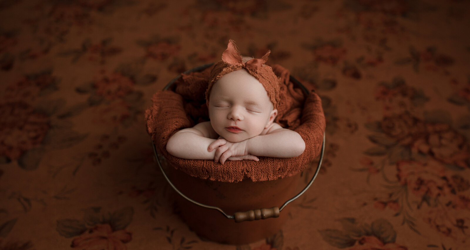 newborn-photo-baby-in-bucket-red-rust-photography