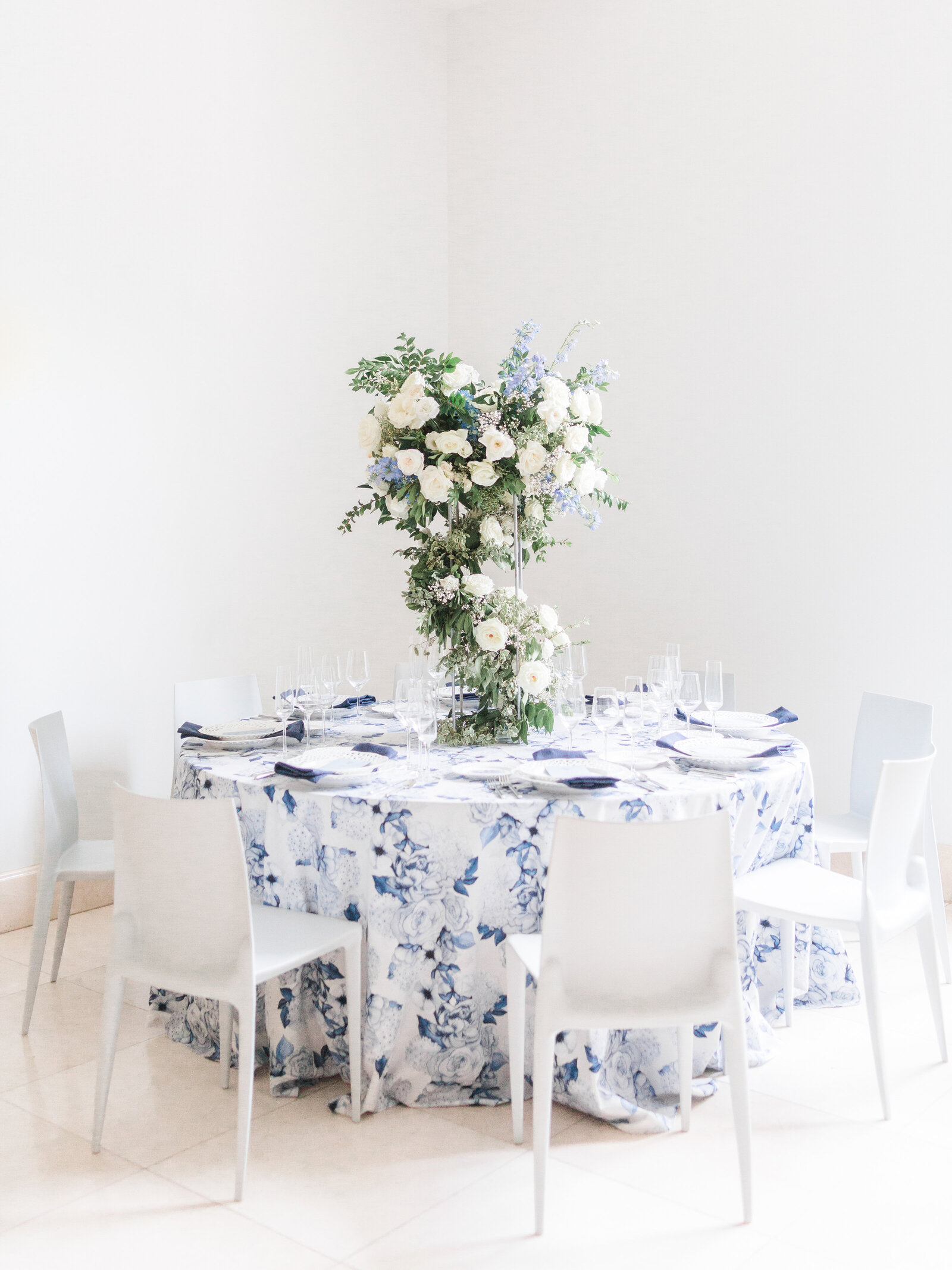 Blue+White_Tablescape_Wedding_Photo_Chateau Cocomar_Clear Sky Images