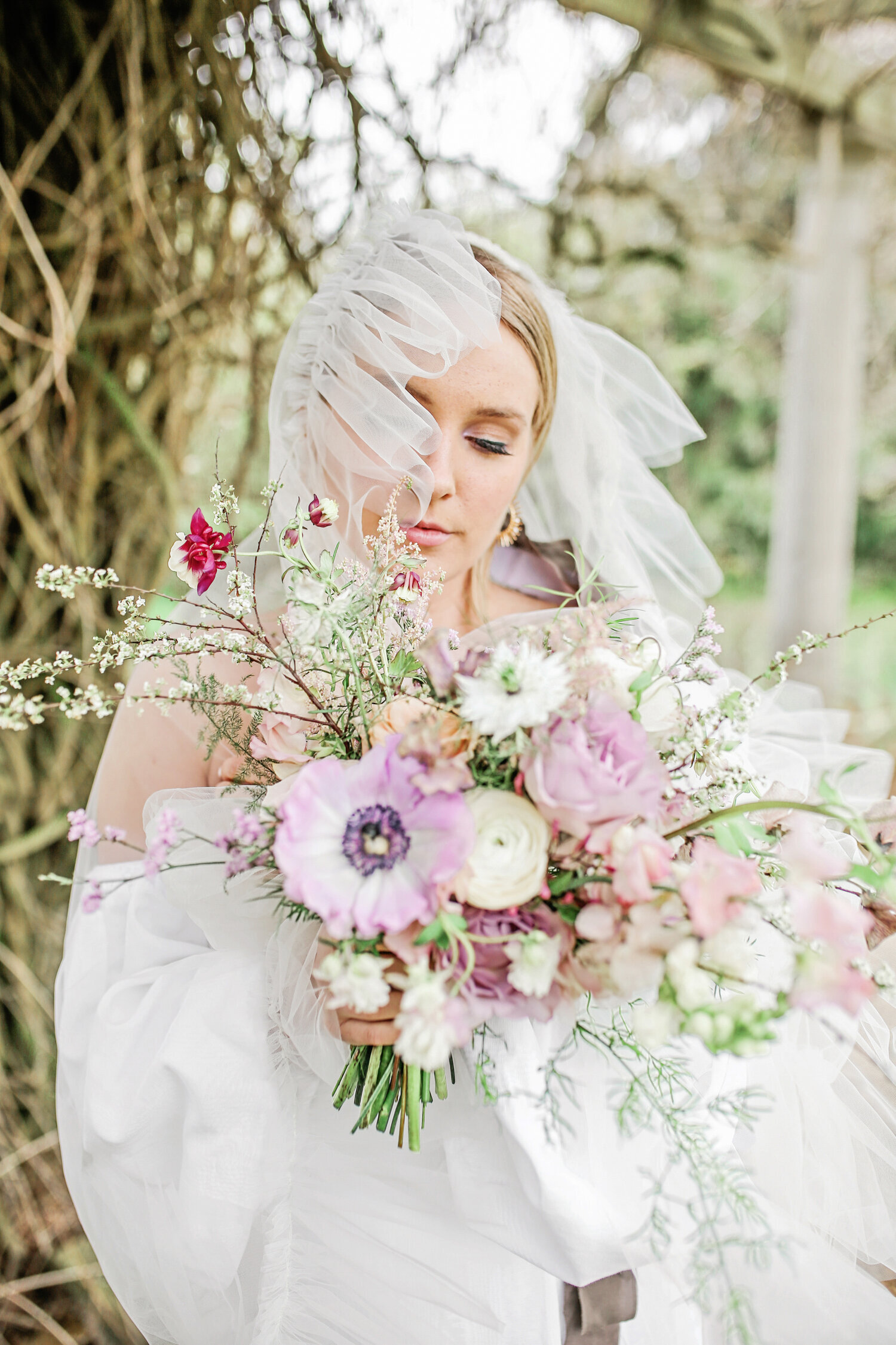 bridal-look-veil-flowers