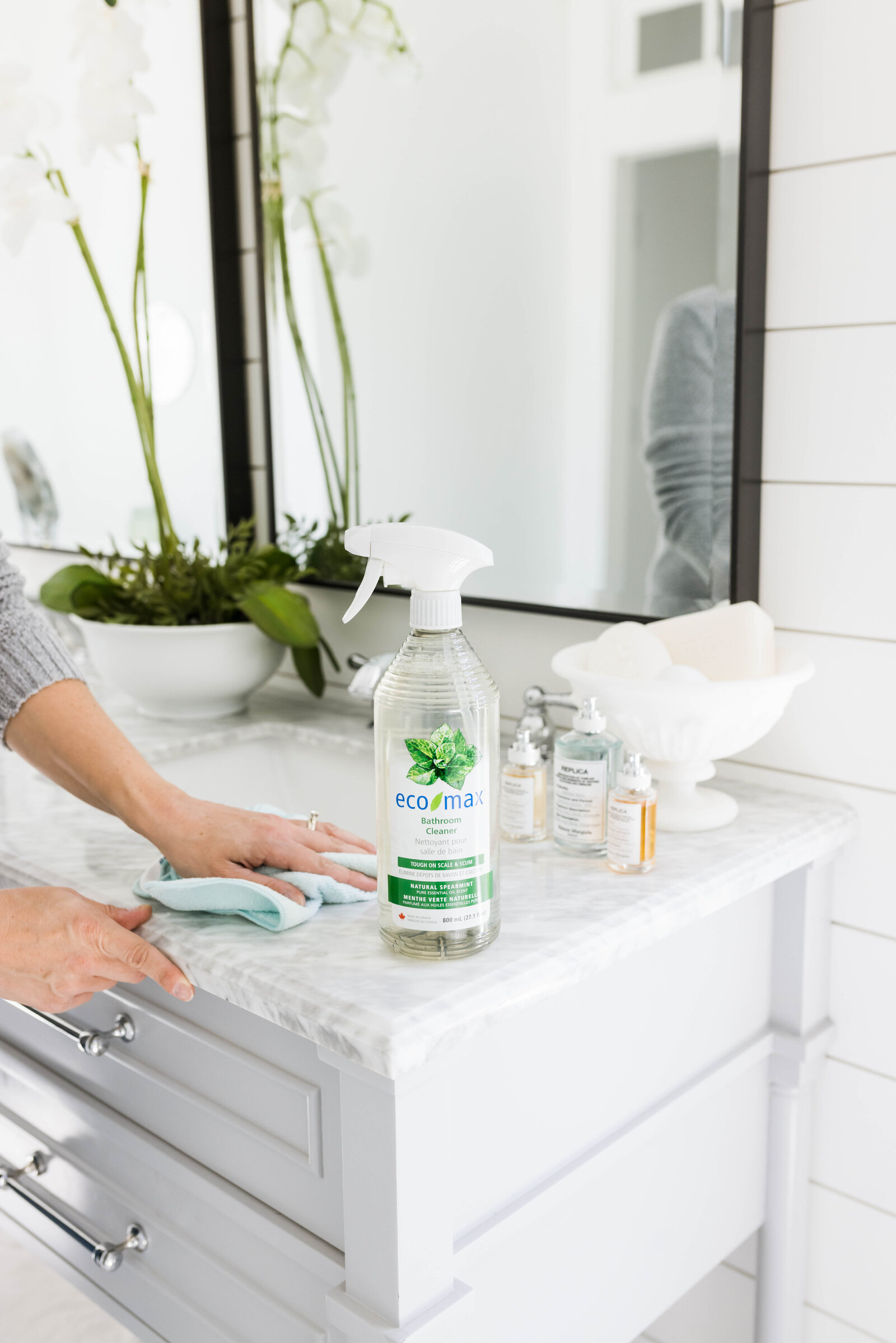 Eco-Max . Bathroom Cleaner Product Photography-3