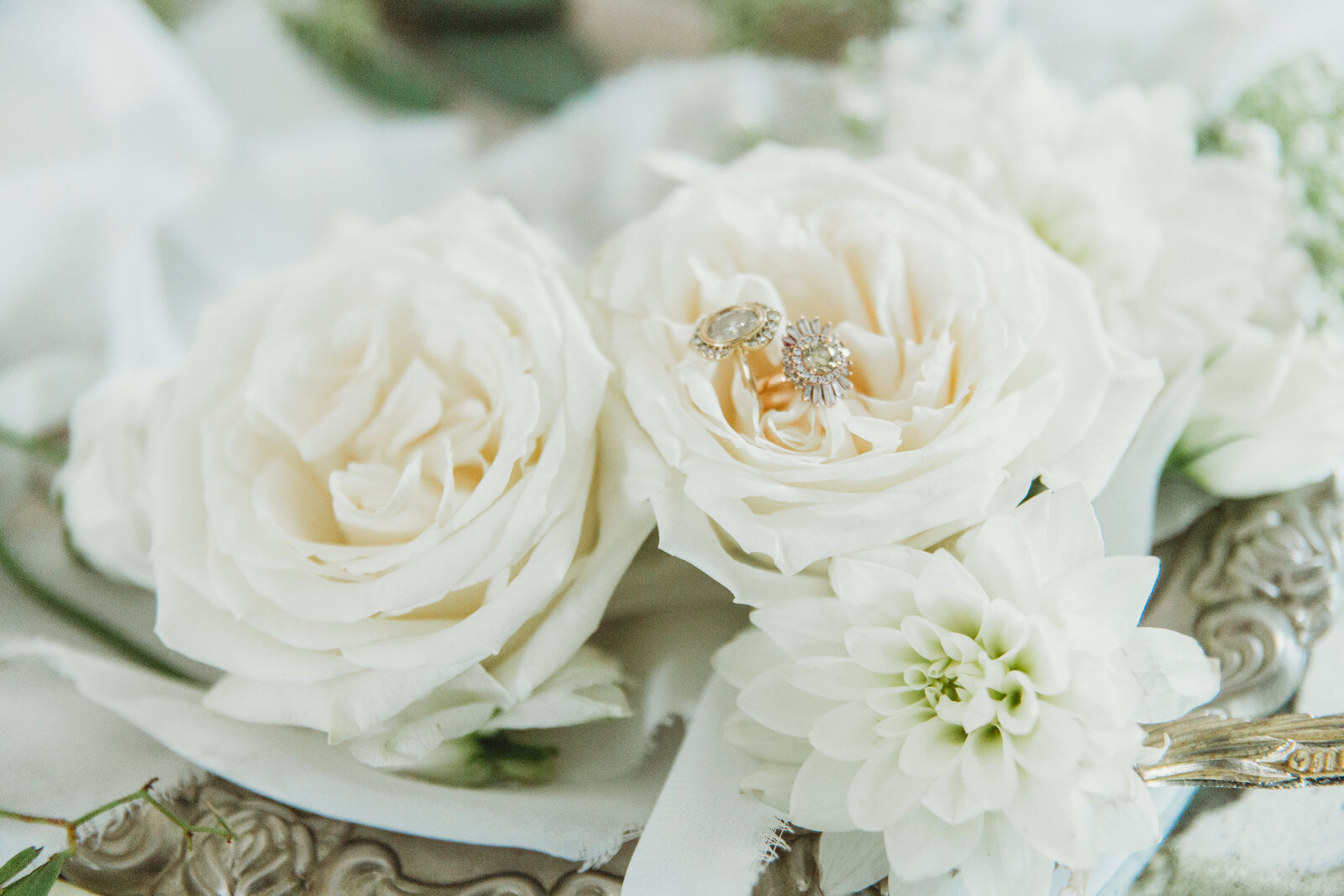 wedding details, rings on flowers