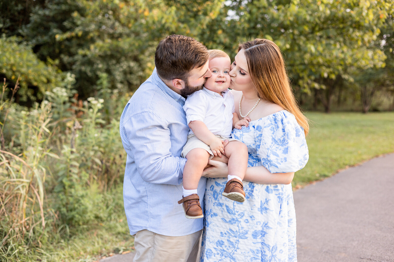 outdoor-maternity-photography-session-Frankfort-KY-photographer