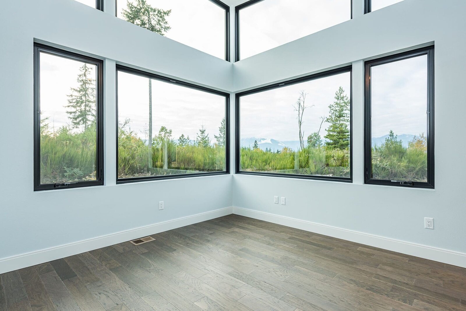Livingston-Custom-Homes-Kelowna-Custom-Build-Denton-Moss-bedroom-windows