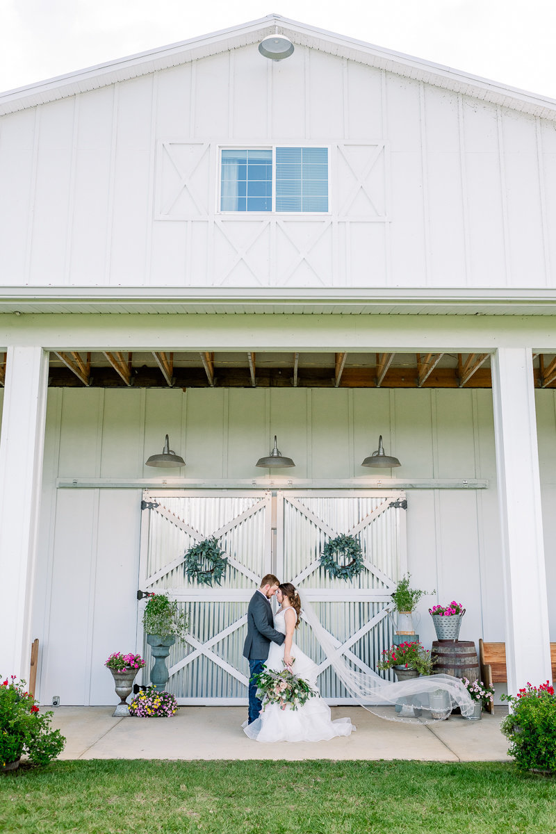 Covington Farm Wedding Photographer | Covington Farm Wedding Venue | Bride and Groom Photos-11