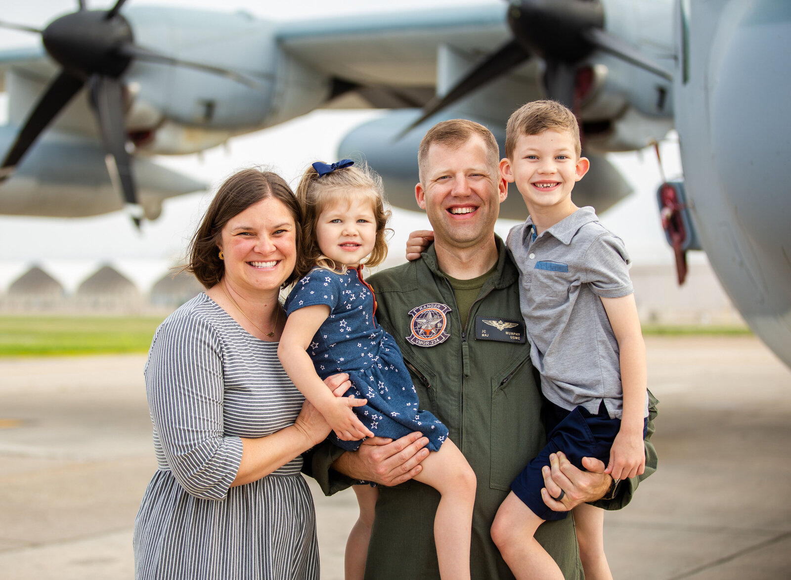 military family with airplan