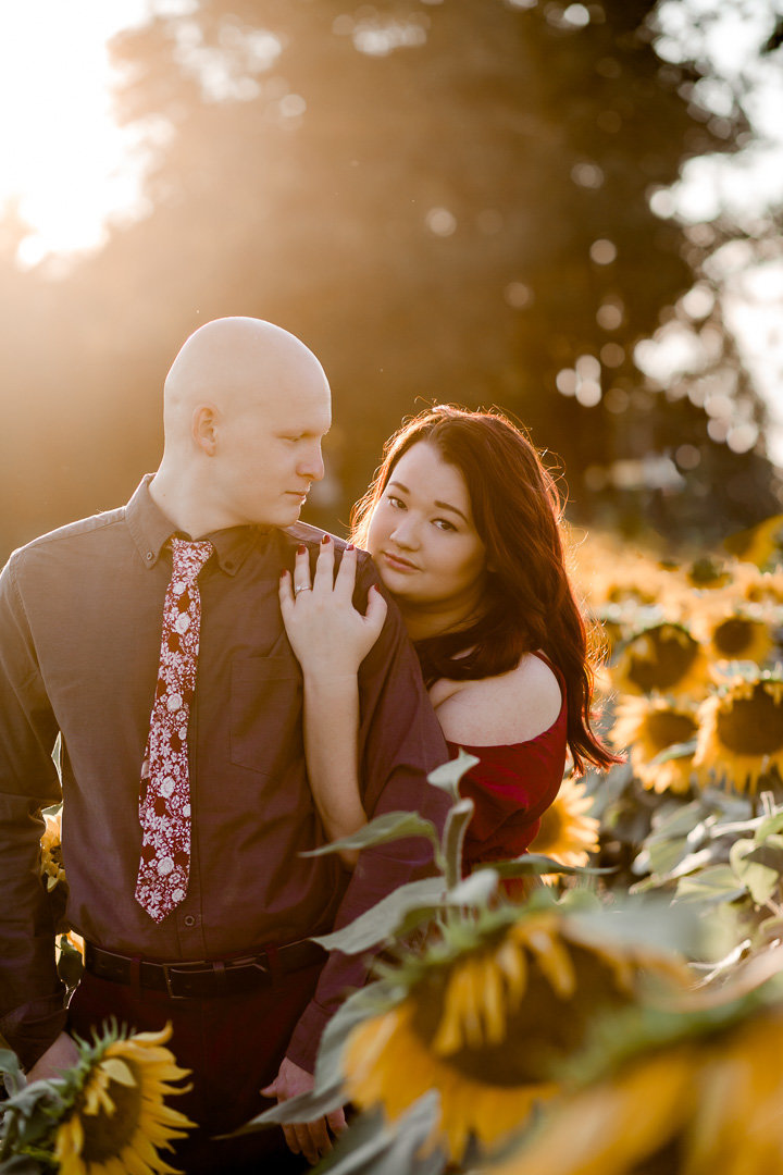 Engagement session in sunflower field0001