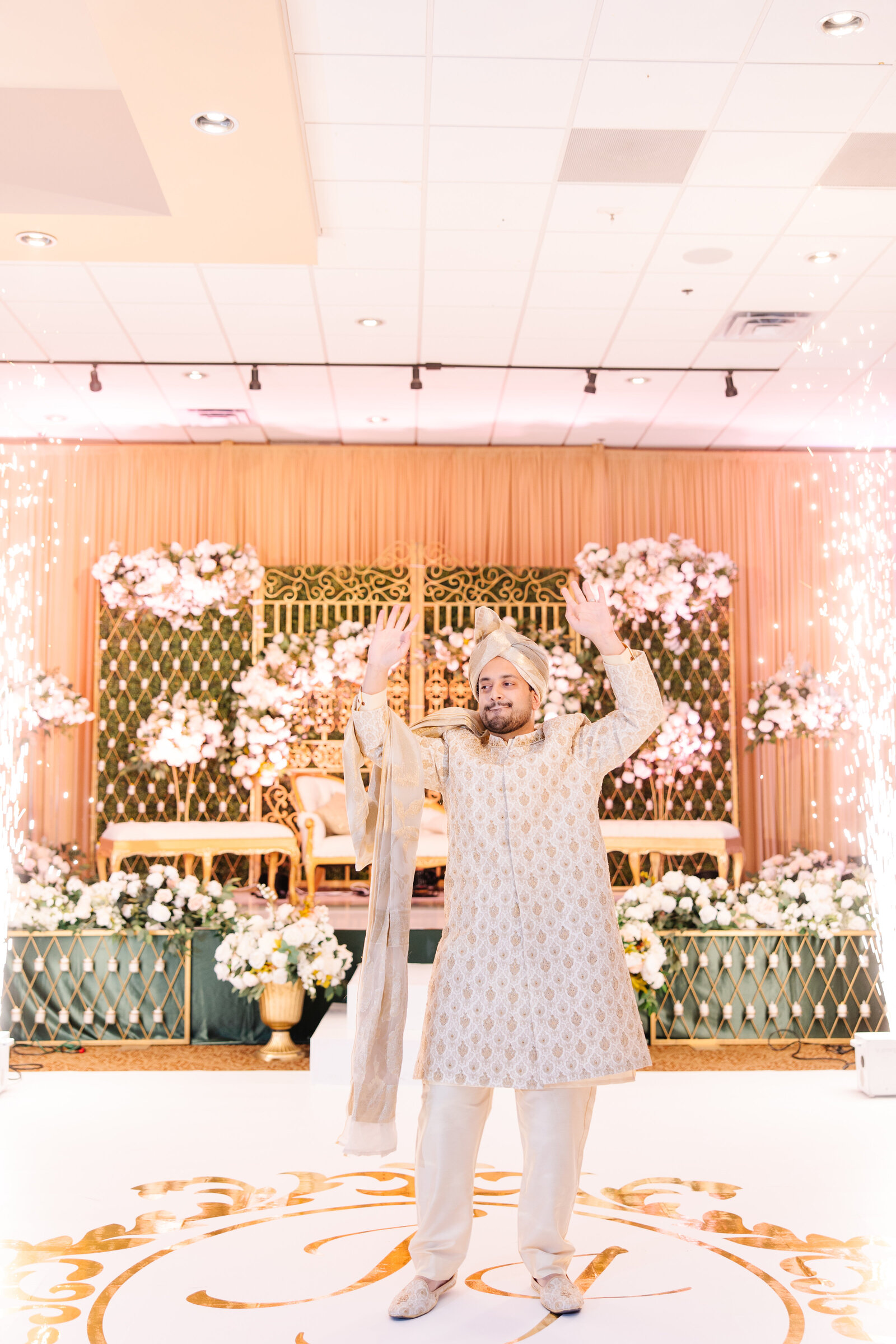 Dallas-desi-wedding-groom-dance-entry