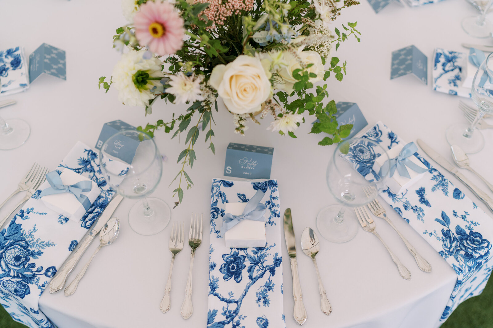 Guest table at french house