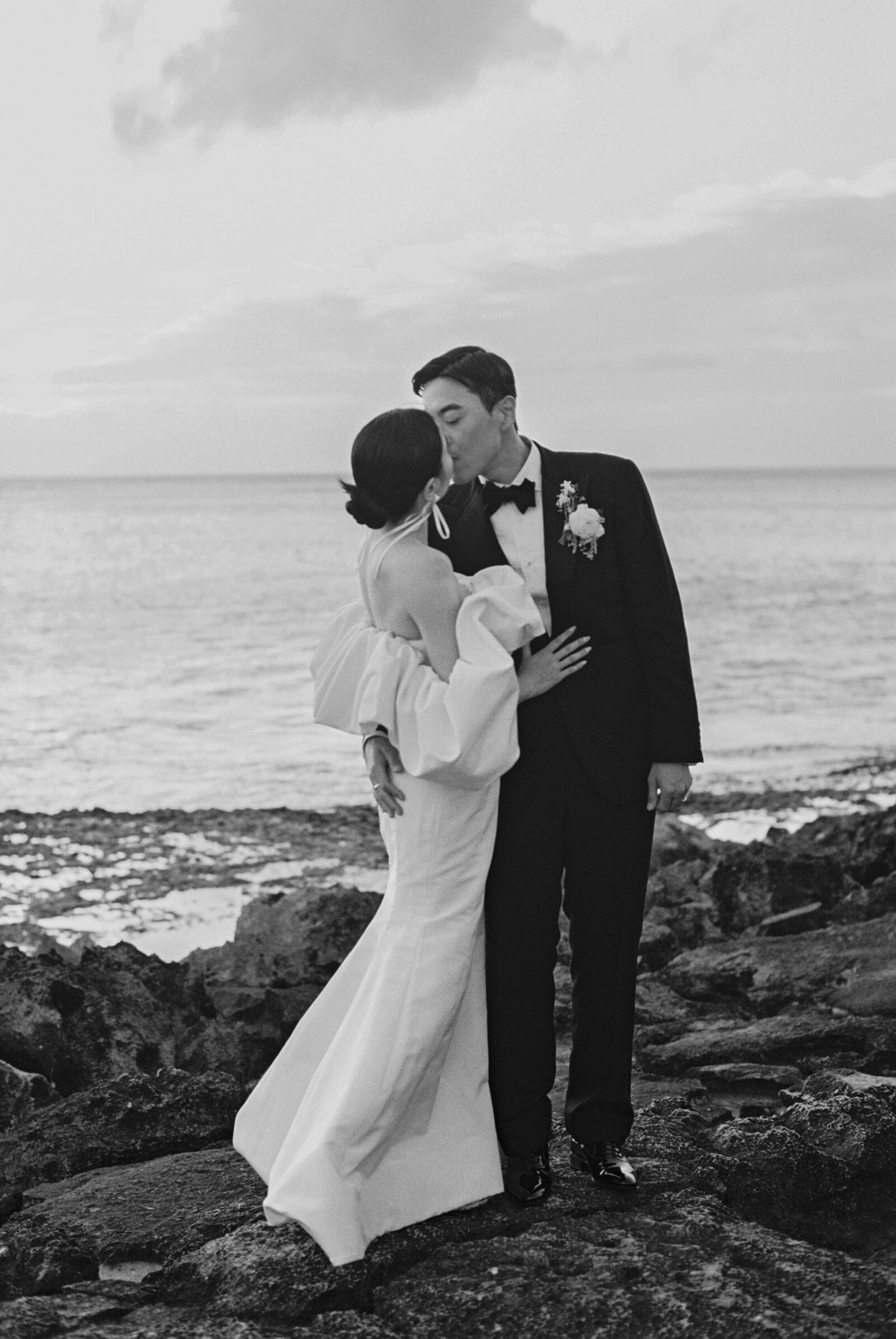 Four Seasons Colorful Wedding on Oahu by Amanda Hartfield-7