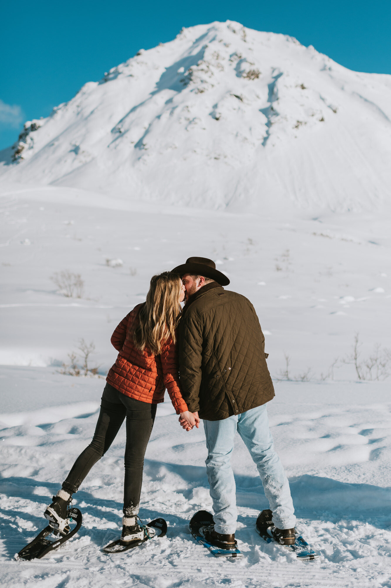 winter-engagement-photos-hatcher-pass-alaska-donna-marie-photography4