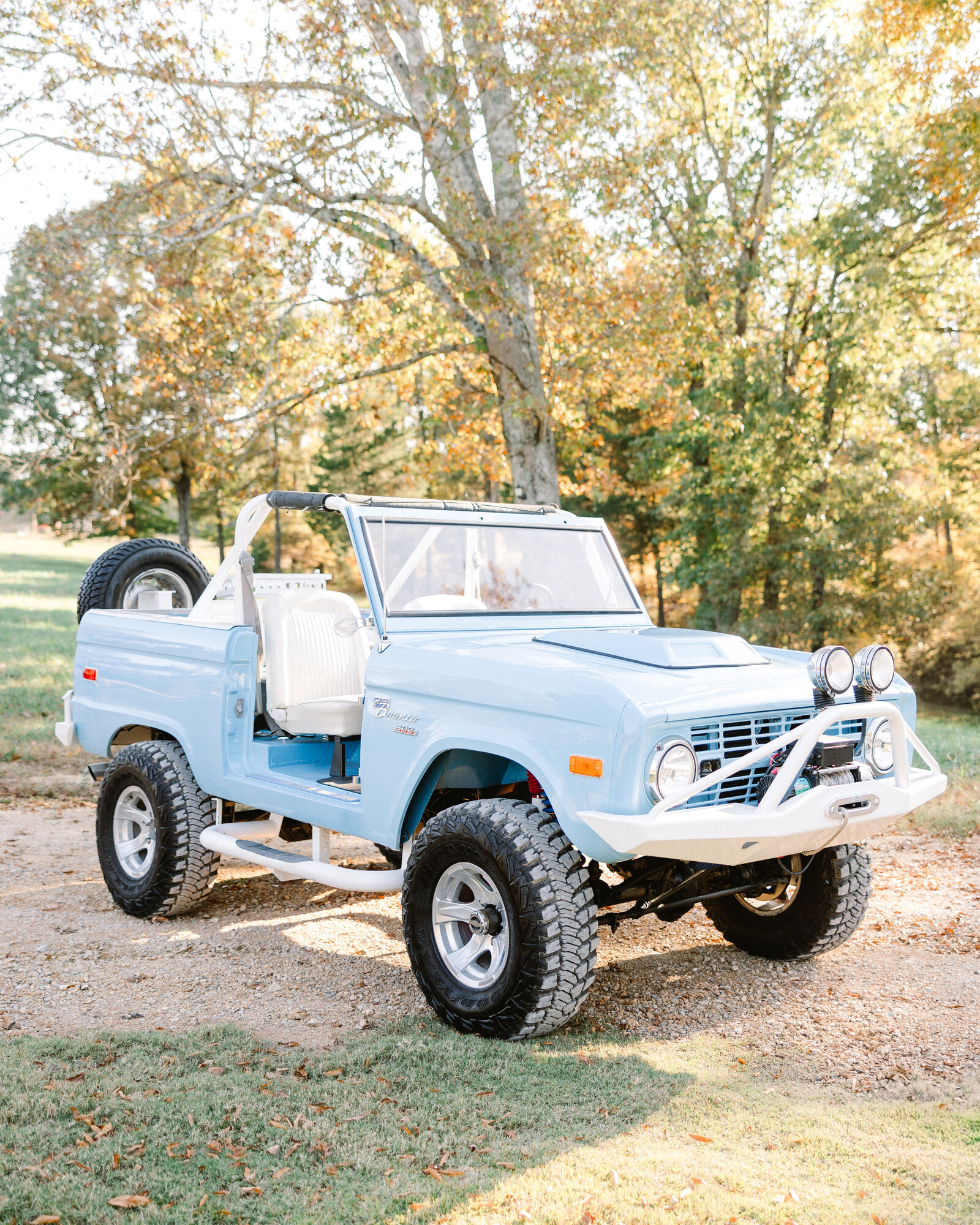 Abby-Bell-Photography-Fine-Art-Wedding-Photography-Aubree-Garrett-Vintage-Blue-Car-Alabama