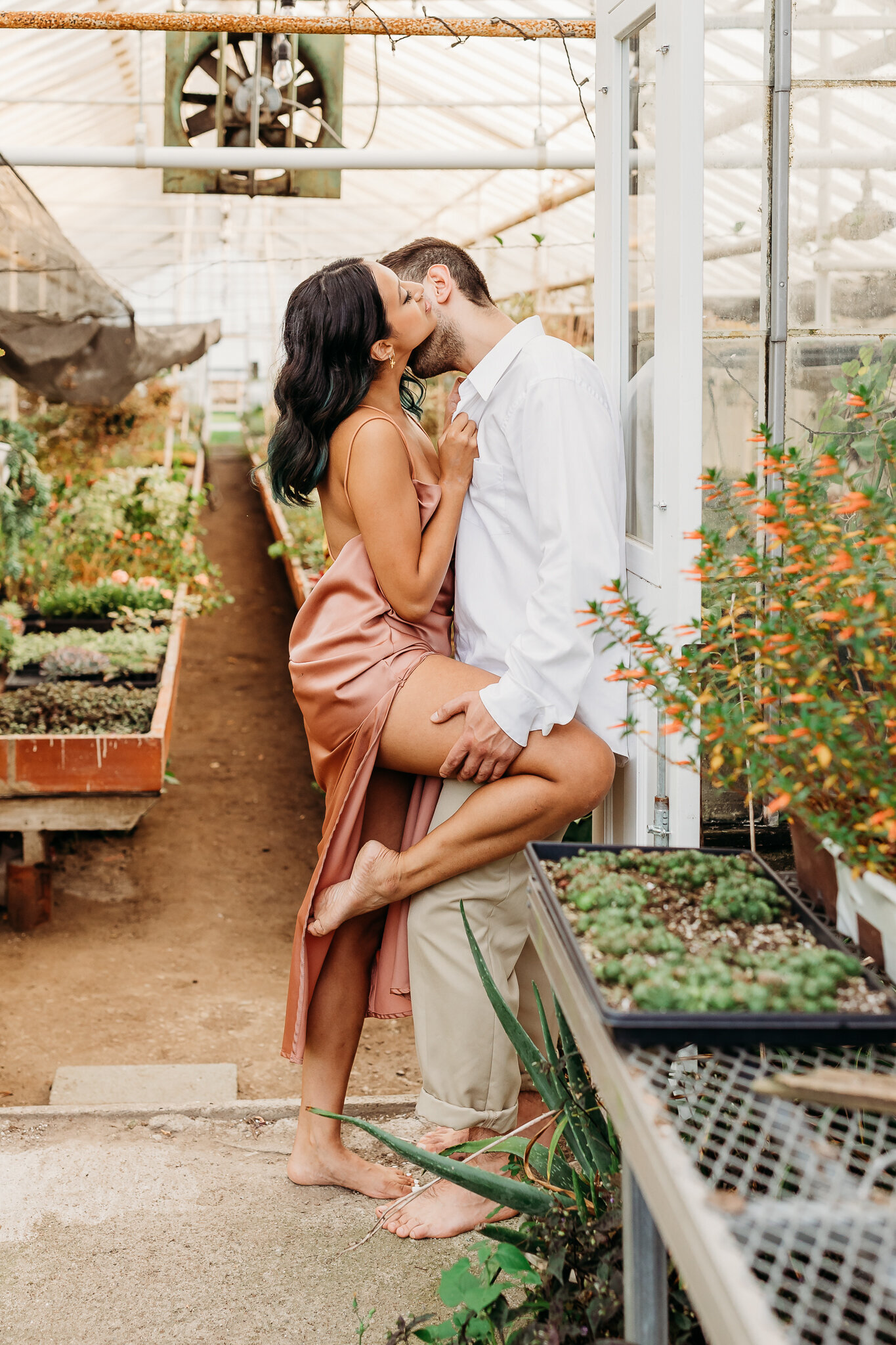 PLYMOUTH_MICHIGAN_GRAYES_GREENHOUSE_COUPLES_COURTNEY_LUSHAJ_PHOTOGRPAHY_19