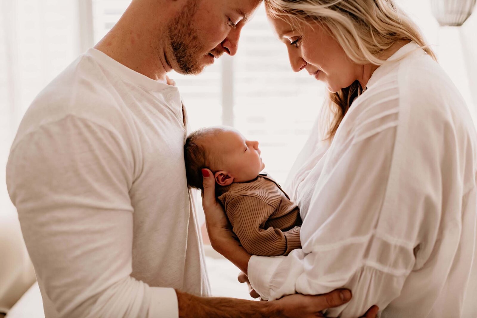 mom-and-dad-photos-with-baby-girl