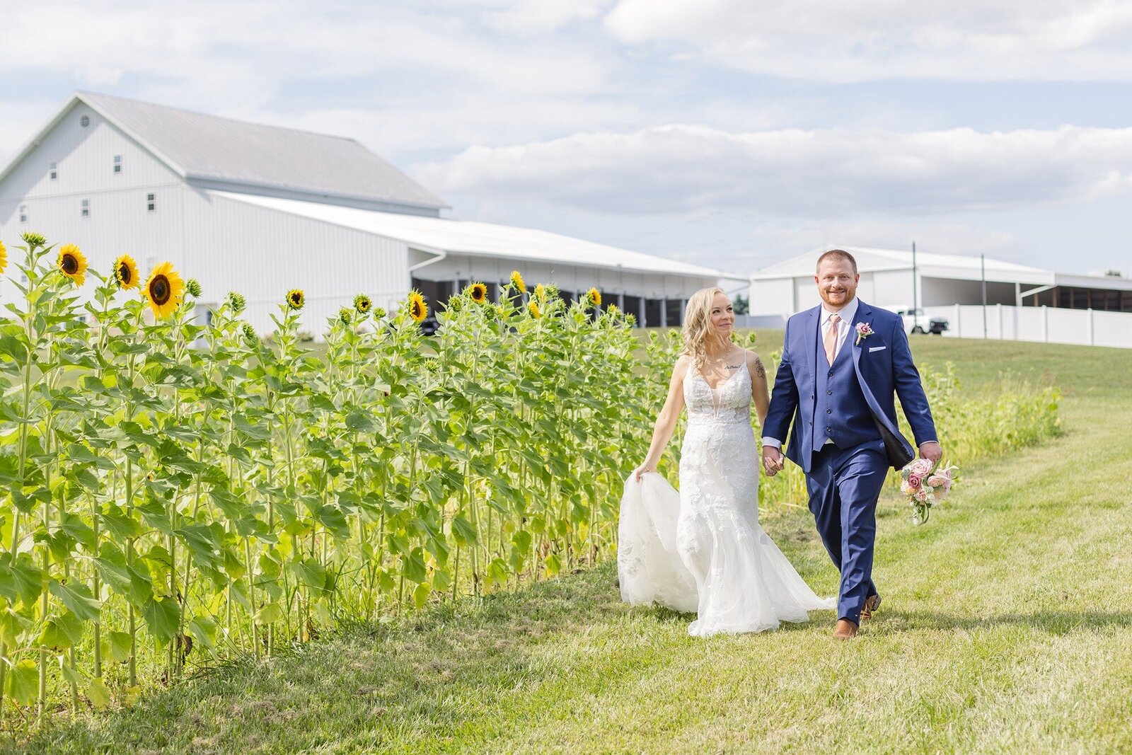 billis-ohio-bride-and-groom-sunflower-field-7
