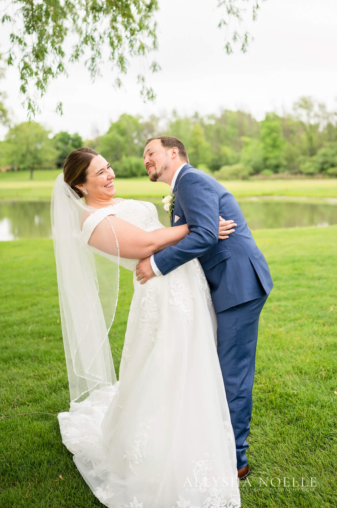 Wedding-at-River-Club-of-Mequon-380