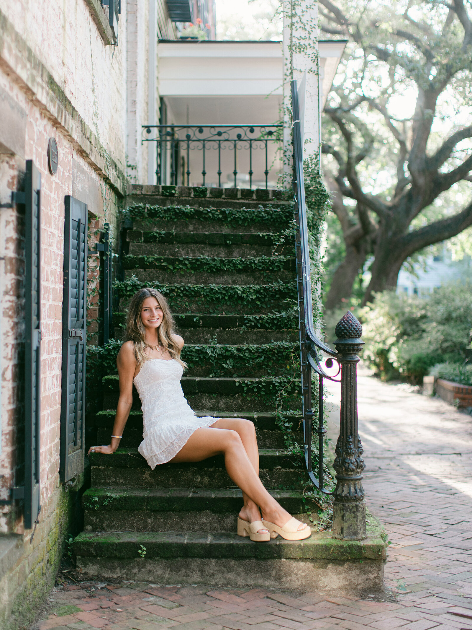 135-torianna-brooke-portraiture-historic-downtown-savannah-senior-session-jadyn