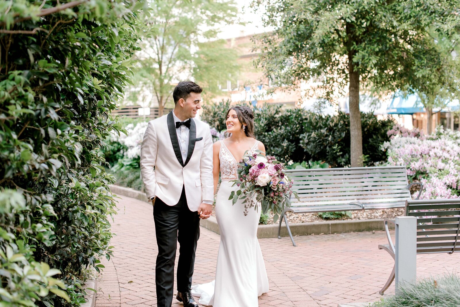 Charlotte-Wedding-Photographer-North-Carolina-Bright-and-Airy-Alyssa-Frost-Photography-Terrace-at-Cedar-Hill-2