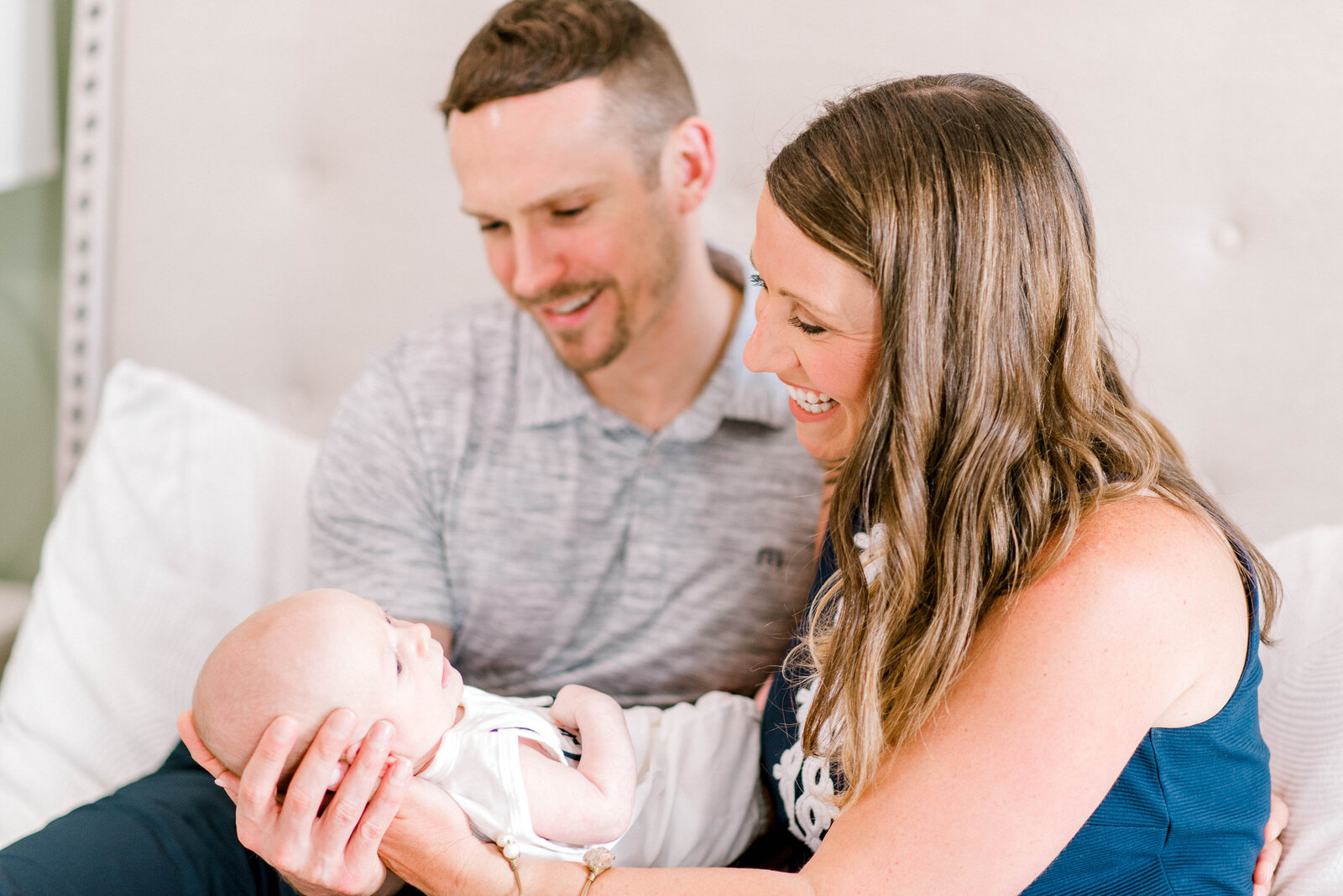 Charlotte-Newborn-Photographer-North-Carolina-Bright-and-Airy-Alyssa-Frost-Photography-In-Home-Family-Session-22