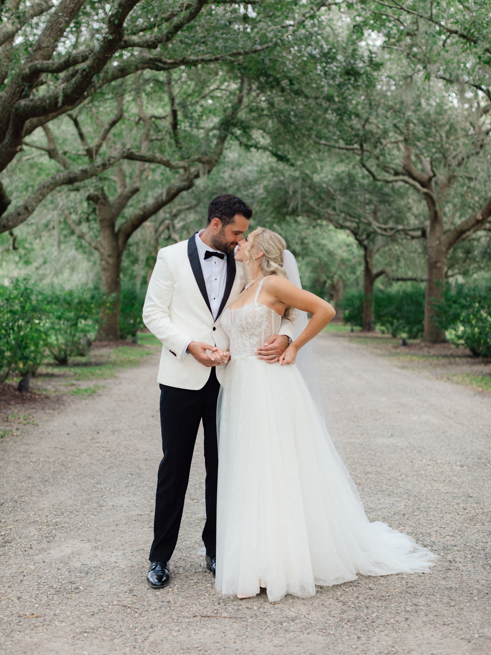 421-torianna-brooke-portraiture-charleston-old-wide-awake-wedding-lauren-paul