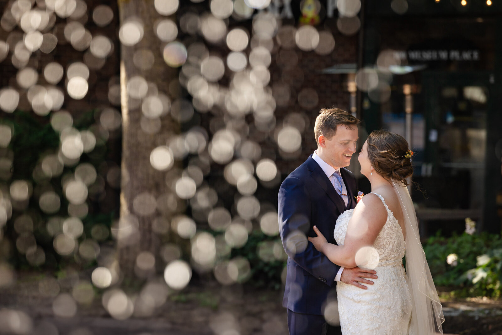 couple-under-fountain-wedding-salem-lisa-gilbert-photography