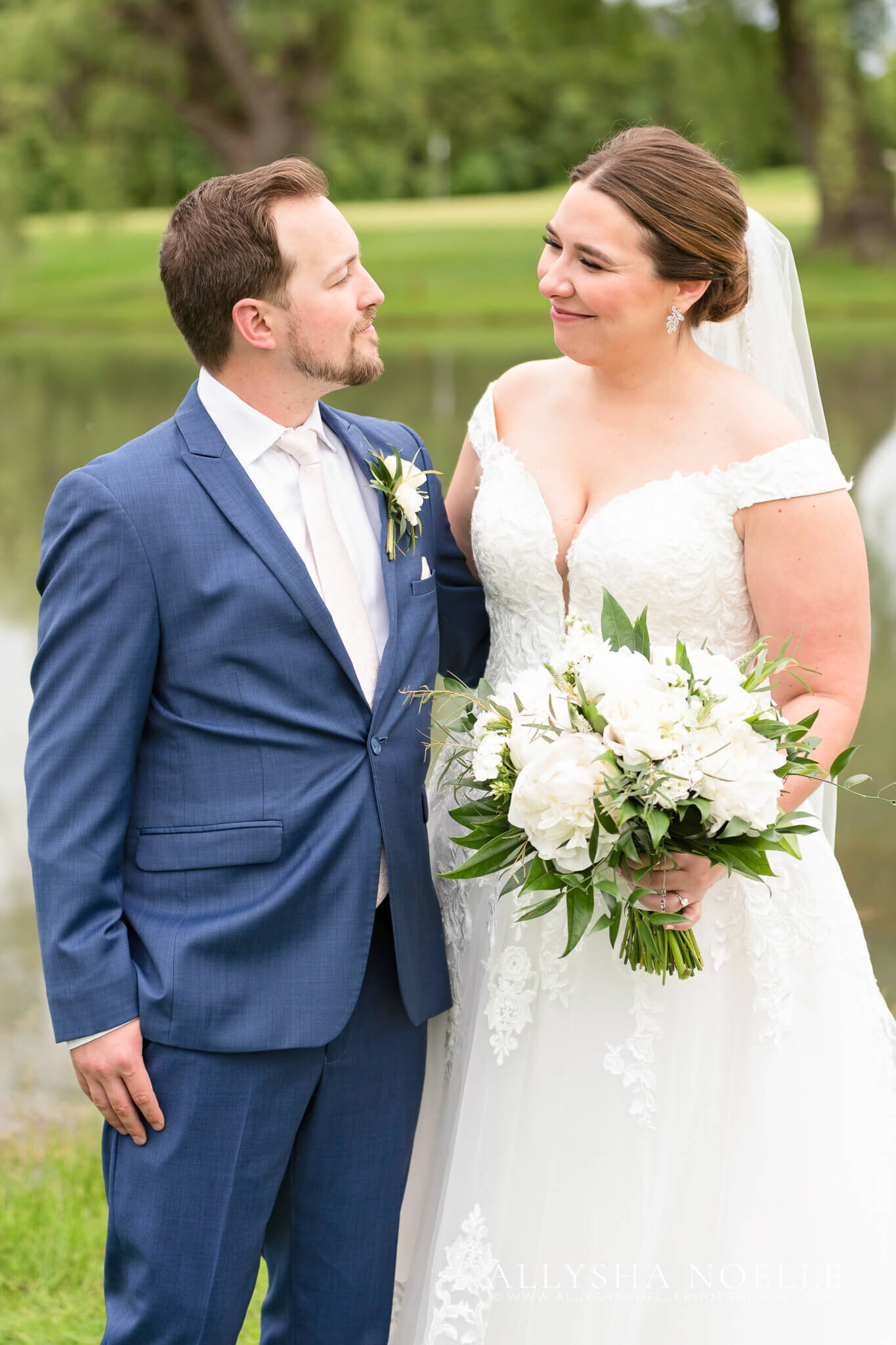 Wedding-at-River-Club-of-Mequon-330