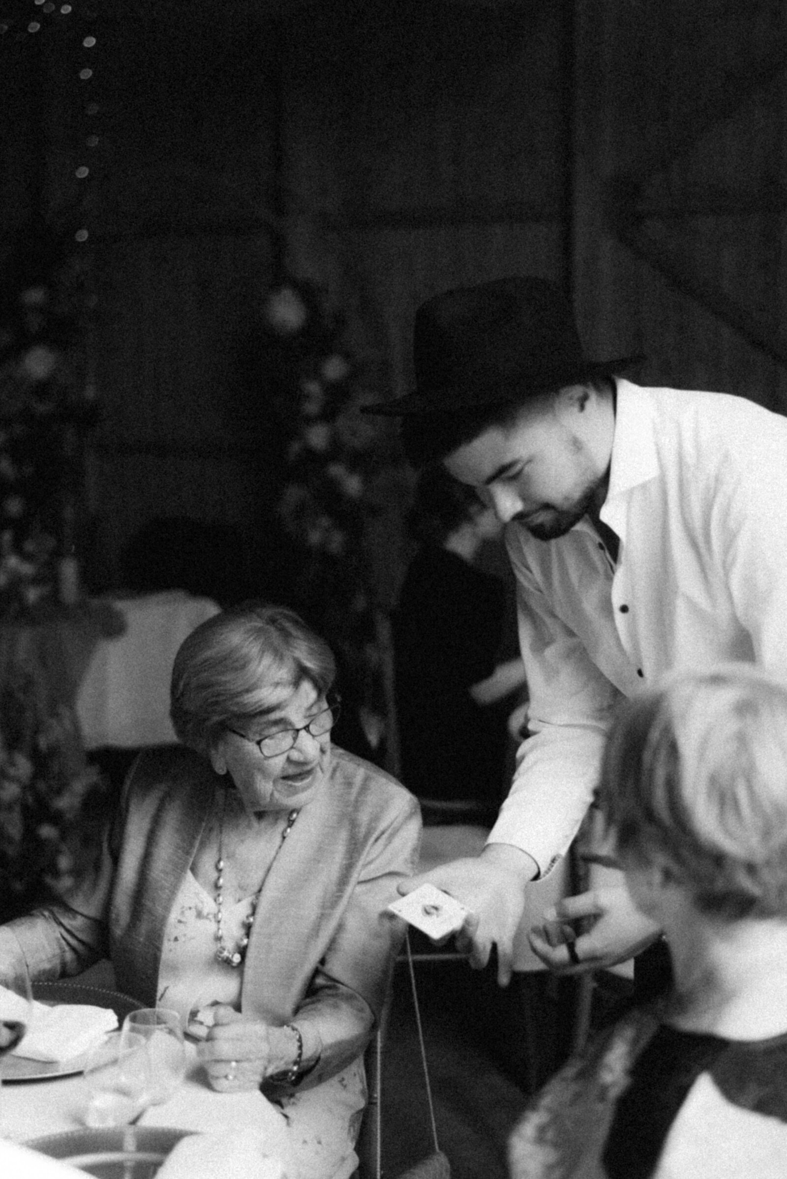 A magician showing tricks to the guests in the wedding in an image captured by wedding photographer Hannika Gabrielsson.