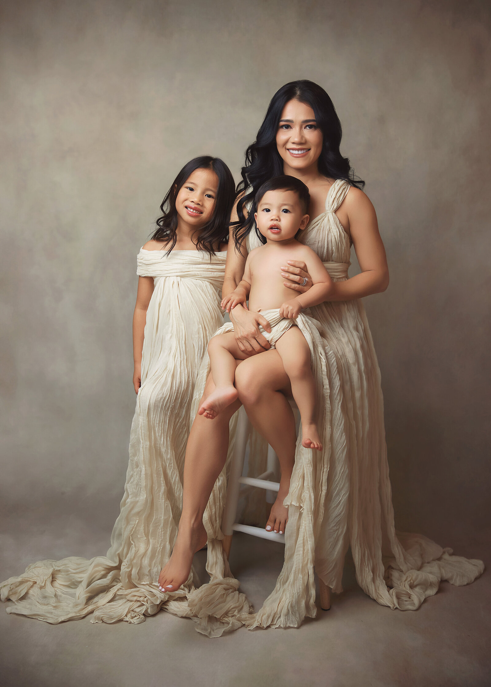 atlanta-best-award-winning-family-portrait-mothers-day-mommy-and-me-couture-fabric-classic-fine-art-photography-photographer-twin-rivers-01