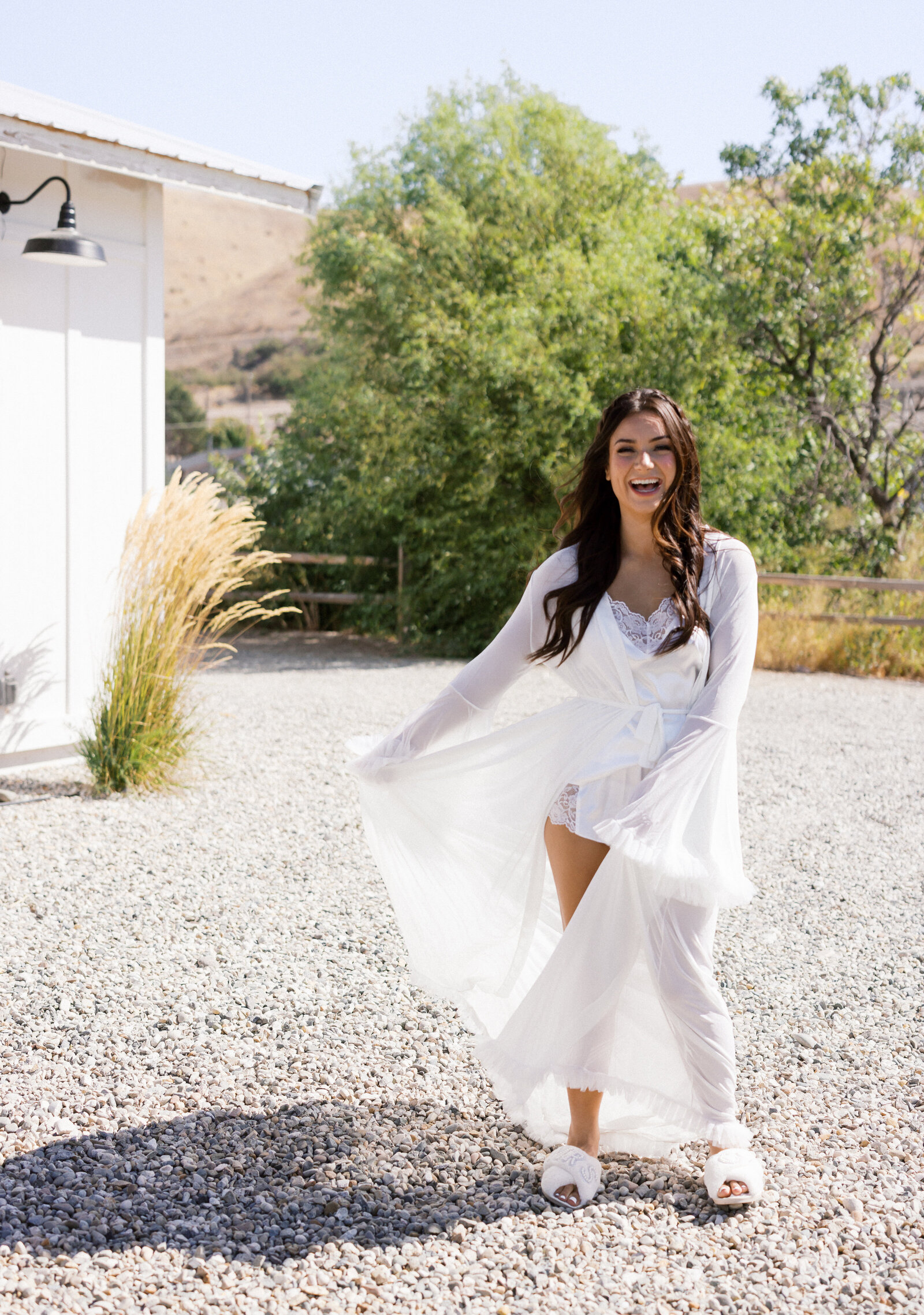 september-wedding-emmett-idaho-autumn-summer-black-tie-kayla-lucio-photo-castaneda-Sydney-getting-ready-6