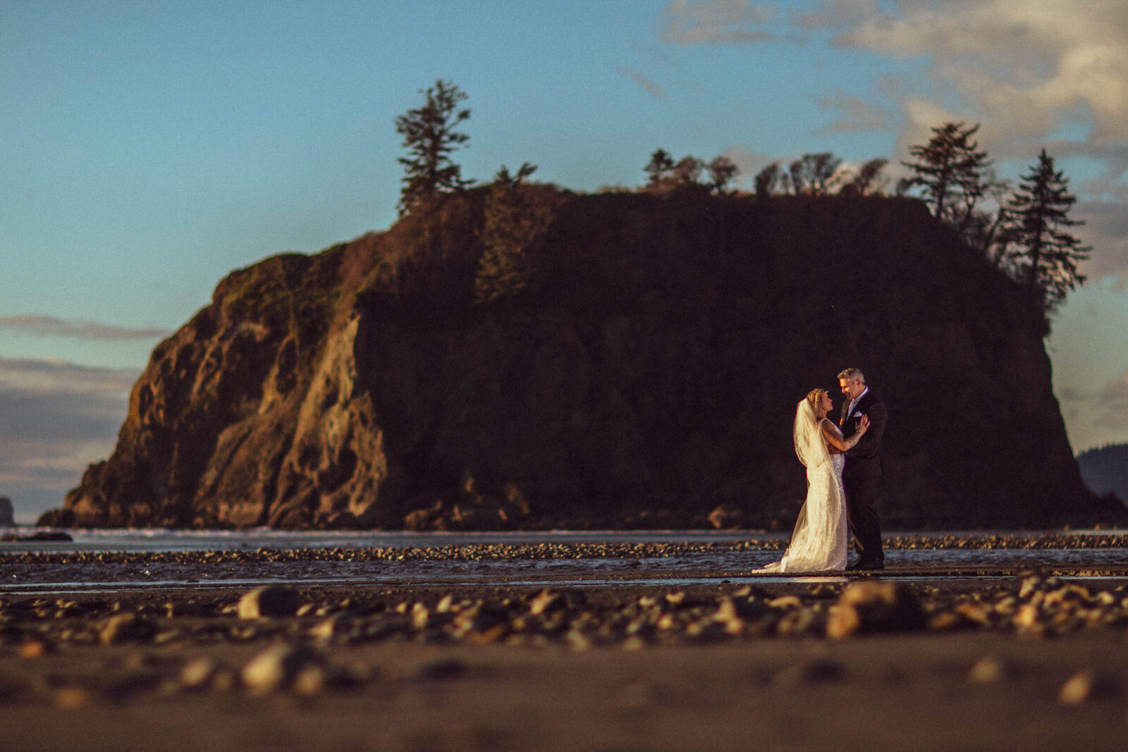 proposal photographer seattle with secret engagement pictures in kirkland