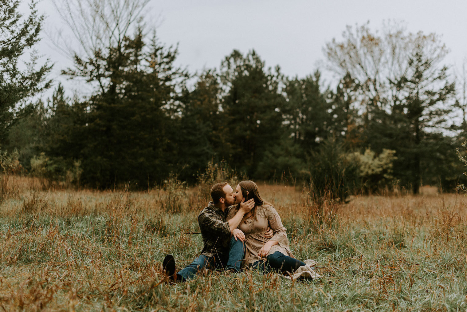 rainy-couples-photo-session-montissippi-county-park-minnesota3