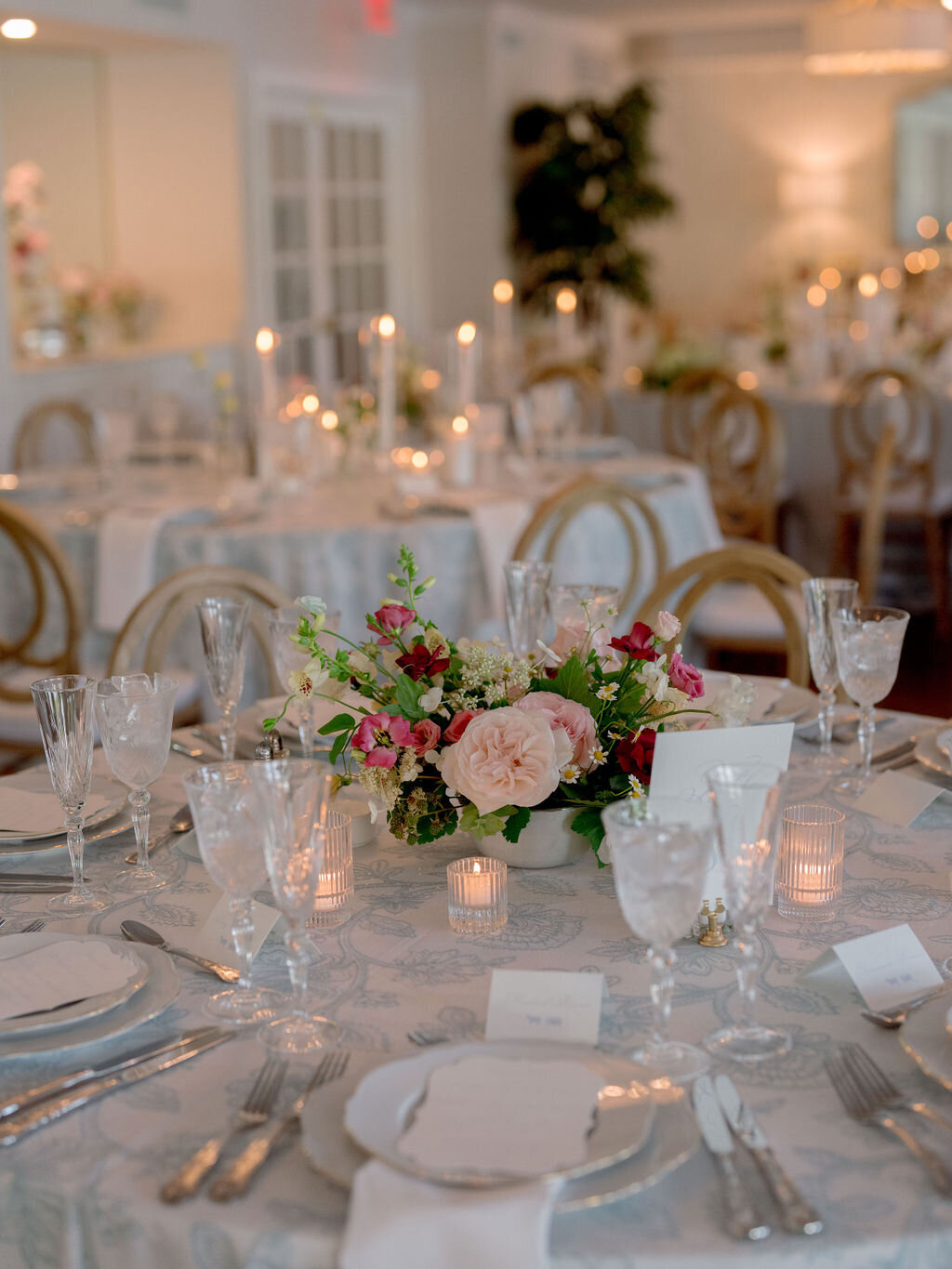 57Kate Campbell Floral The Oaks waterfront summer wedding by Julie Livingston photo