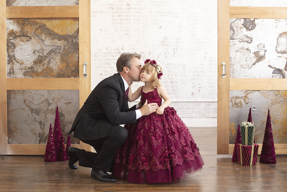Dallas Photographer photographs father and daughter in downtown studio