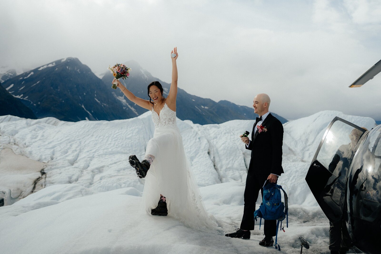 Christina+Matt_Knik-Glacier-Elopement_EmeliaKPhotography-16