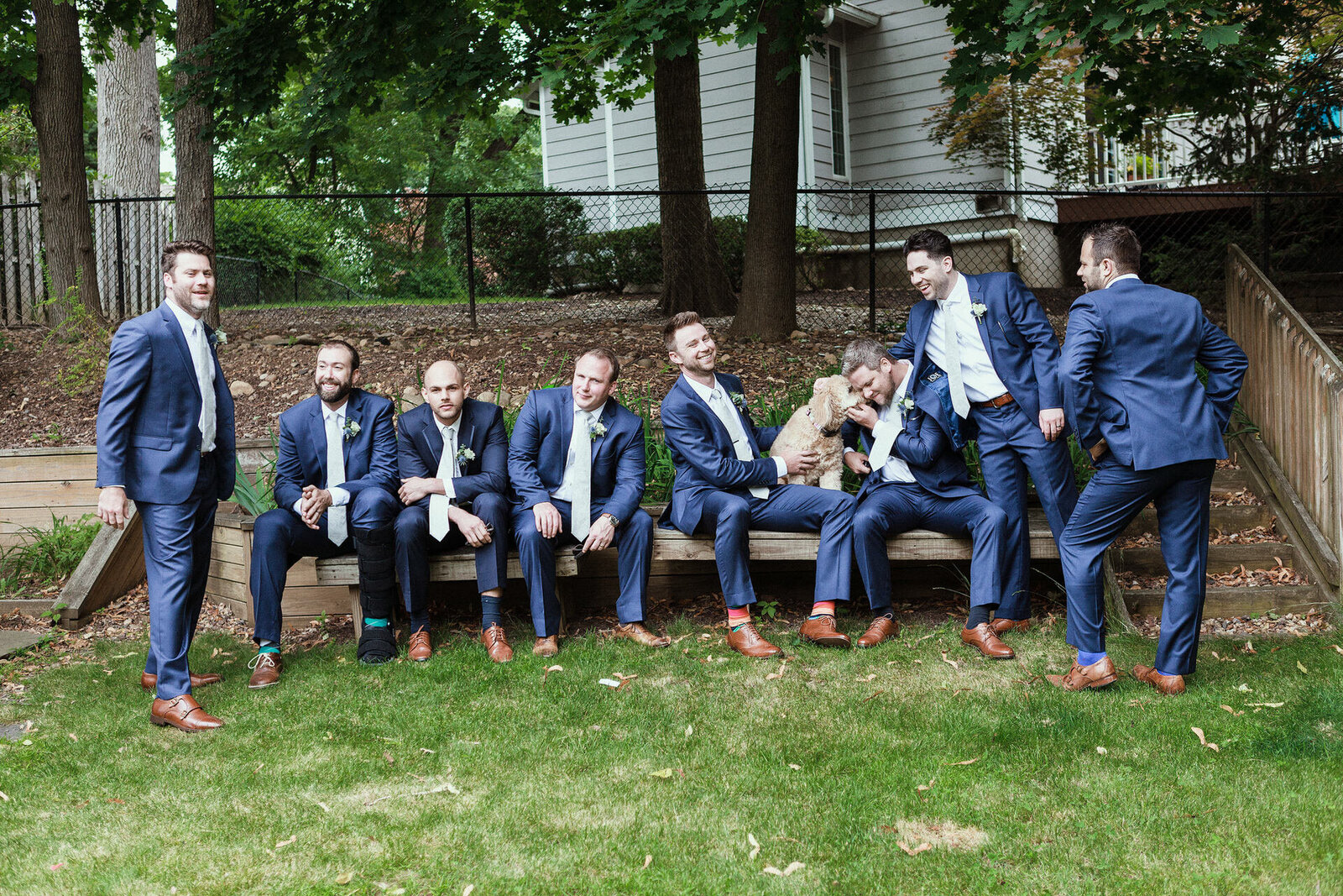 candid-groomsmen-wedding-photo