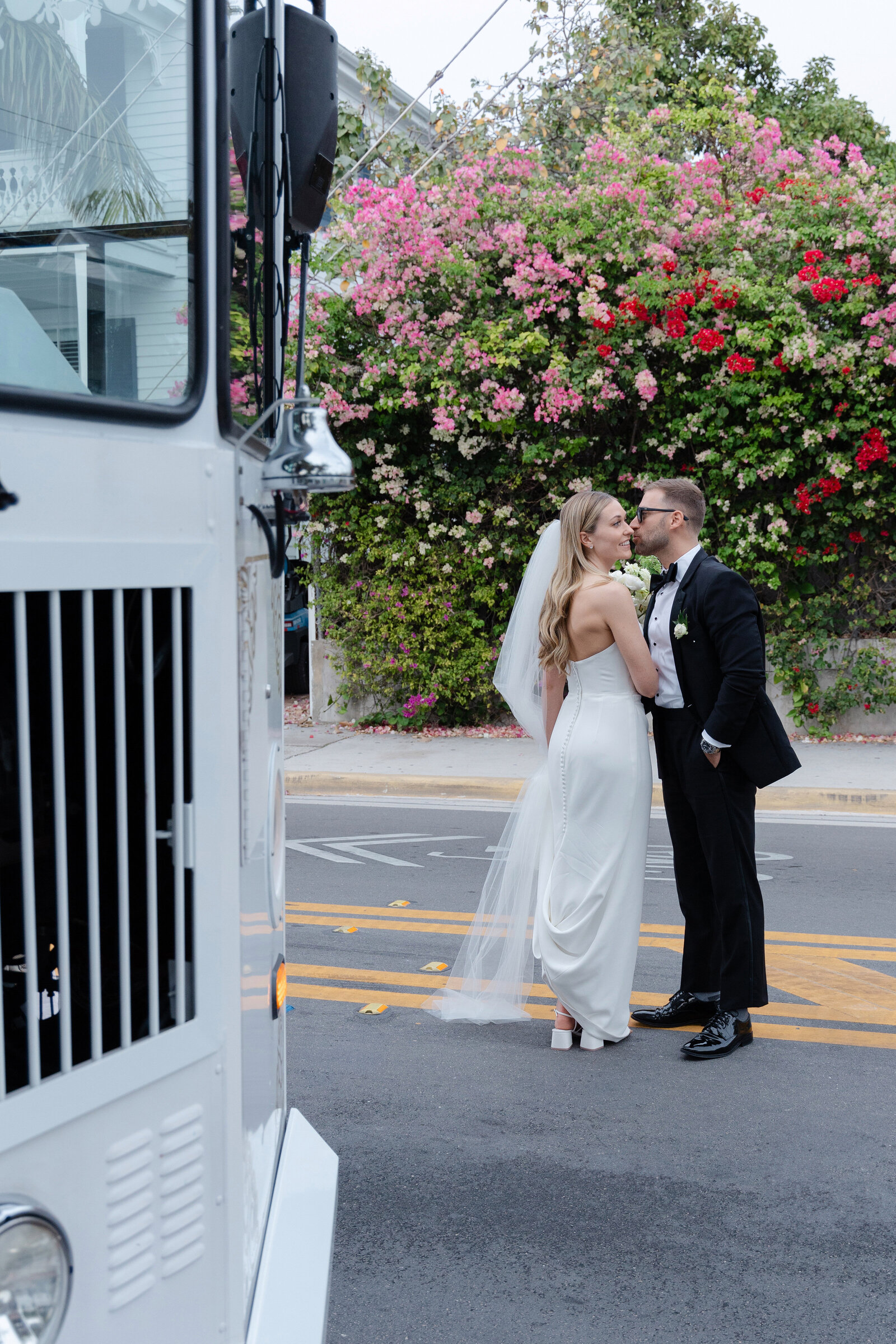 hemingway home bride, hemingway home wedding, wedding planner key west, florida keys wedding, destination wedding, key west bride and groom