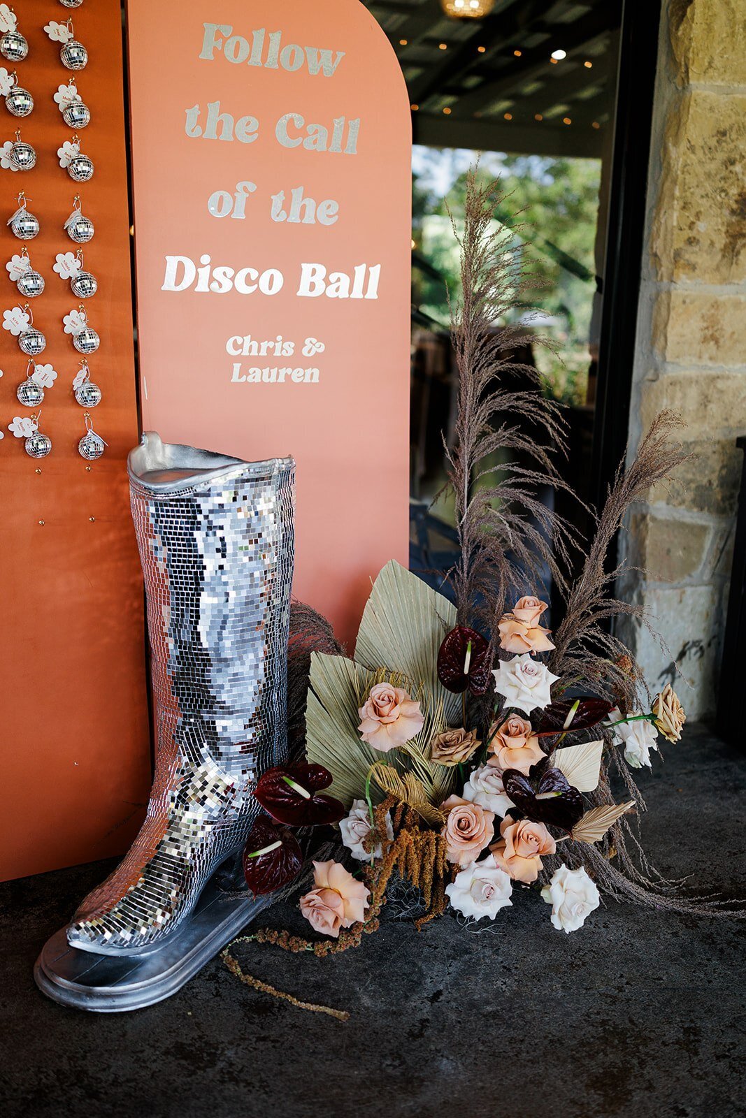 hills-country-wedding-flowers-reception-sign