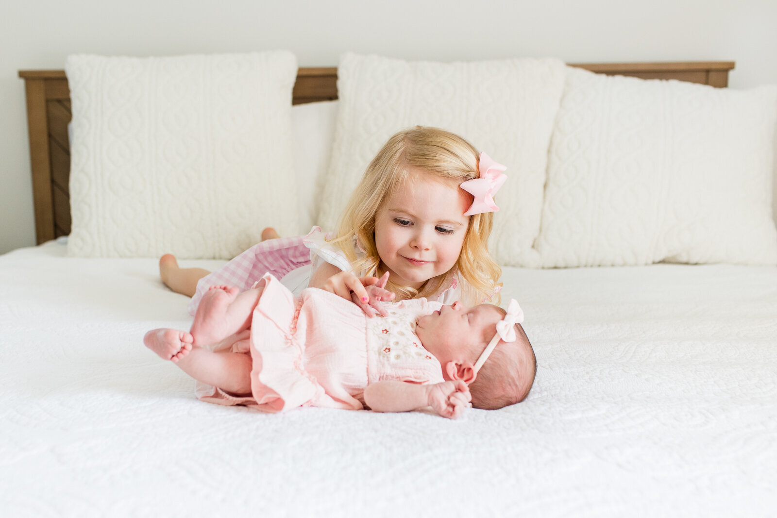 in-home_newborn_lifestyle_photography_session_Frankfort_KY_photographer_baby_girl-4