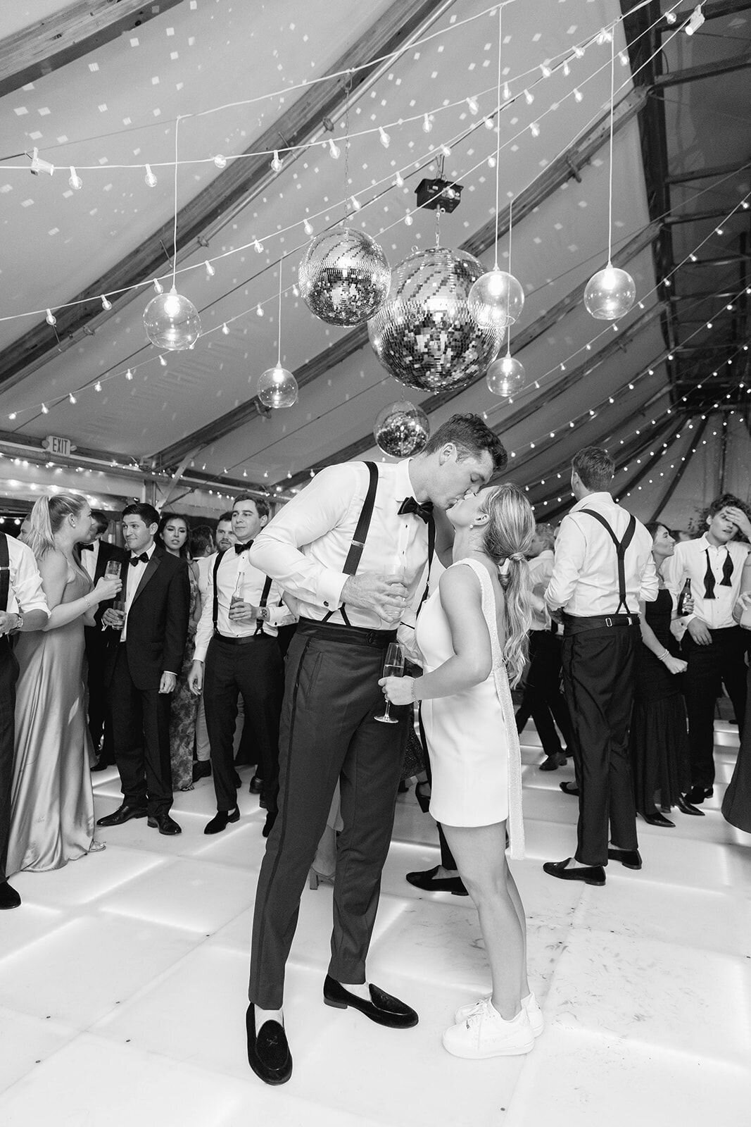 leila-james-events-newport-rhode-island-luxury-wedding-planner-castle-hill-inn-venue-emily-march-payne-wedding-photographer-VaughanWedding_1241 copy 2