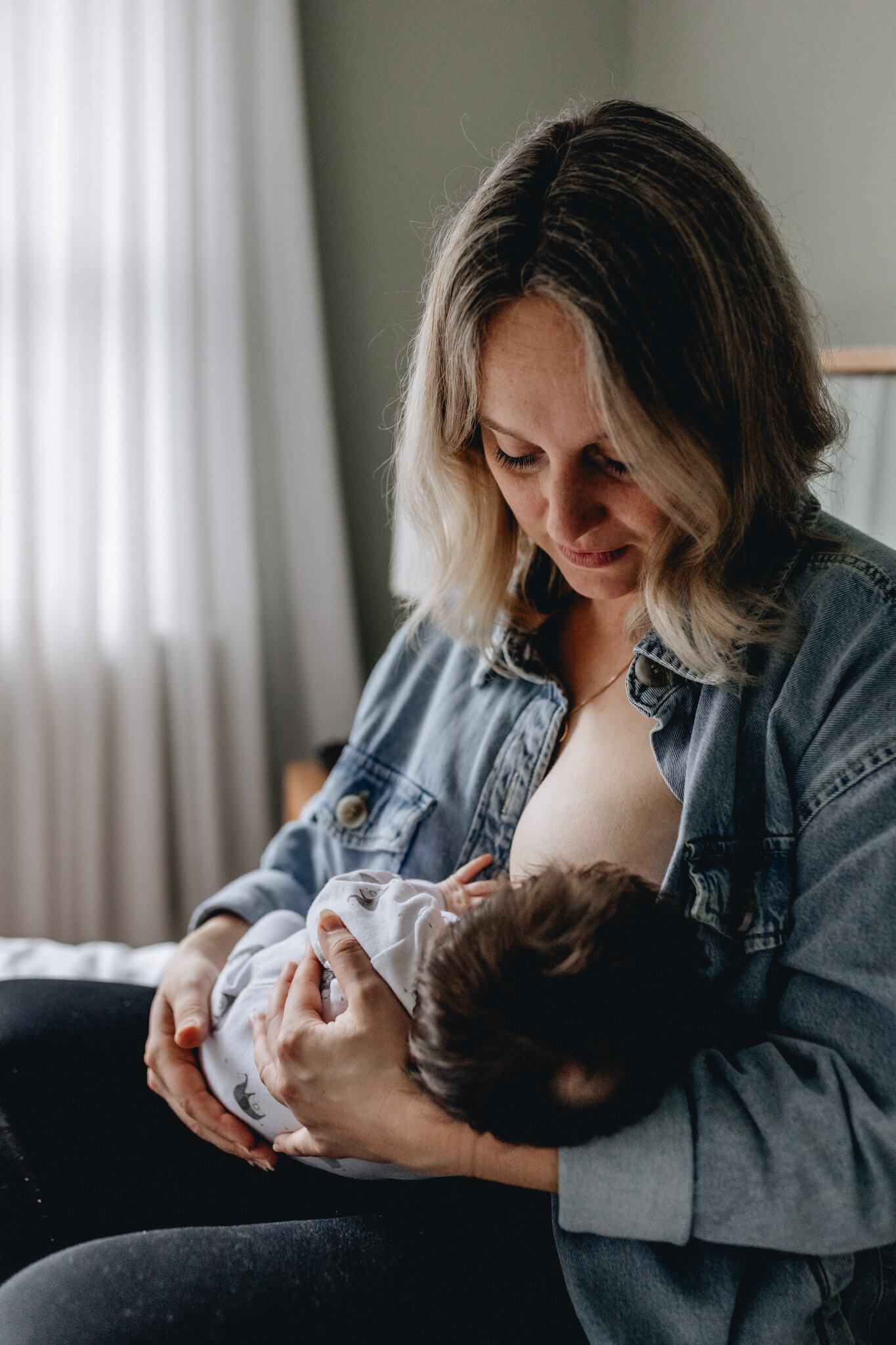 mum-breastfeeding-baby-In-Home-Newborn-Photography-Megan Browne-Melbourne-Newborn-Photographer (43)