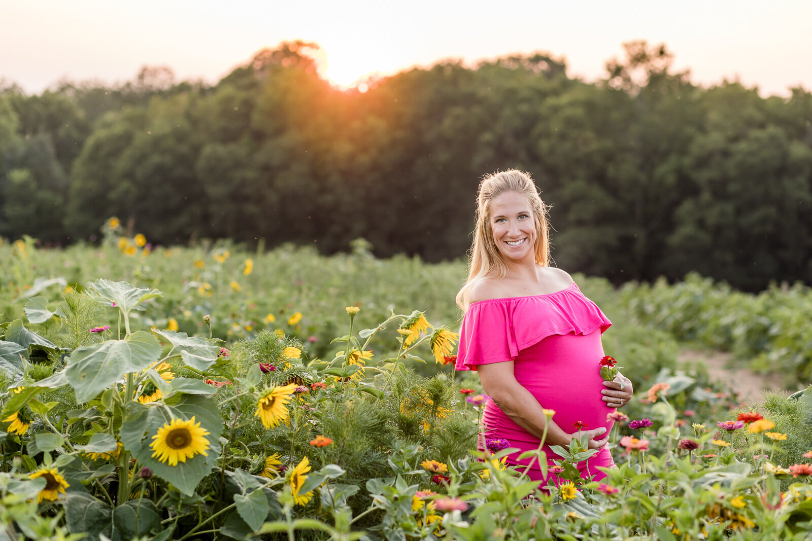 Outdoor_maternity_lifestyle_photography_session_Georgetown_KY_photographer-2