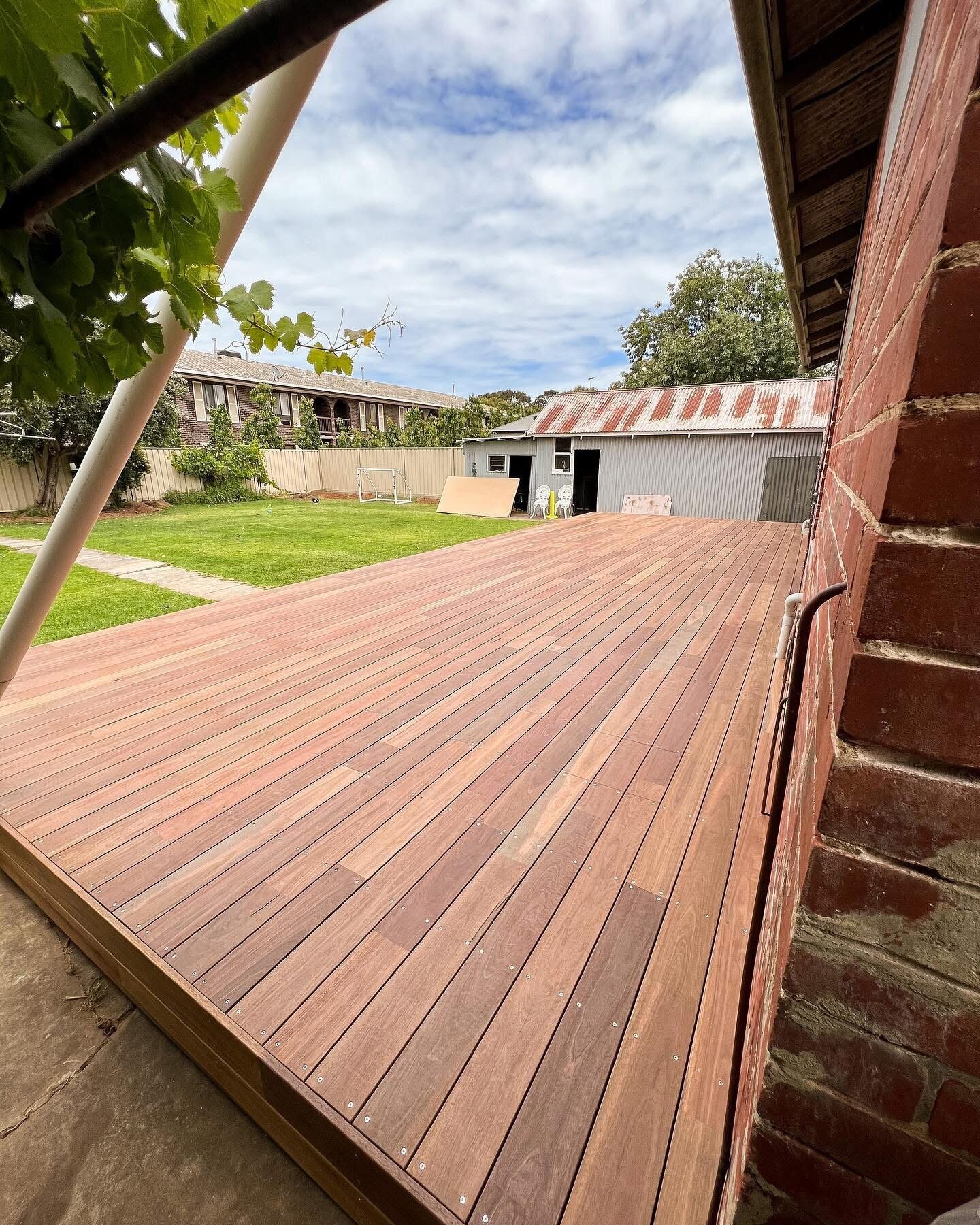 Adelaide western suburbs outdoor space with Spotted Gum hardwood deck