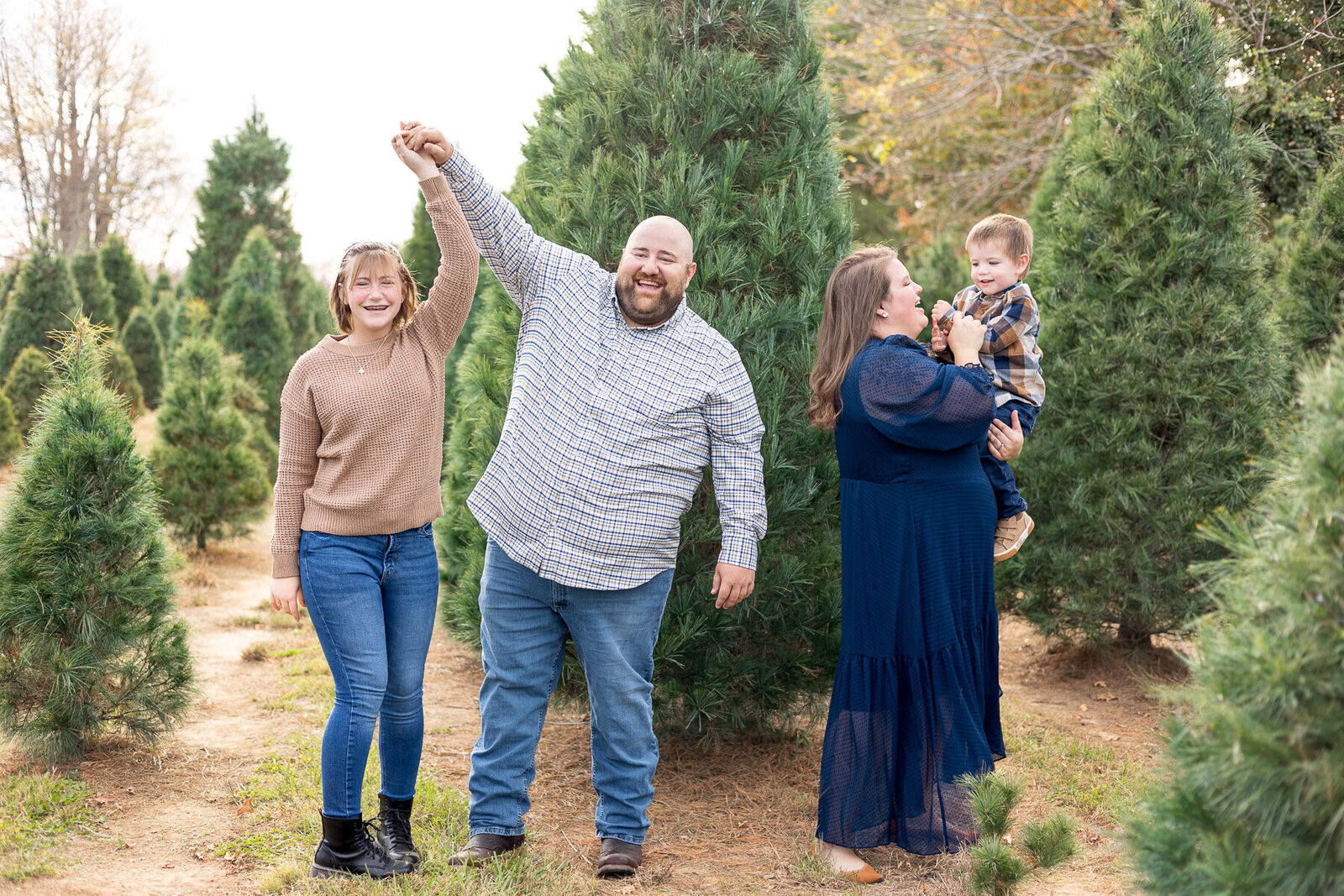 Golden-hour-tree-farm-photography-session-family-Lexington-KY-photographer