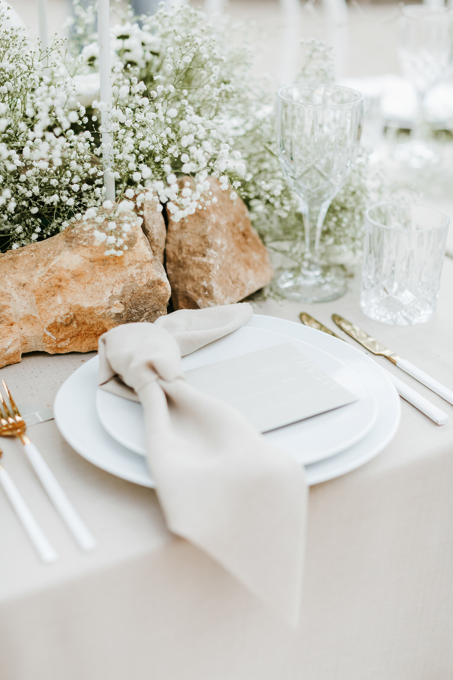 The-Compton-Gallery-wedding-table-setting