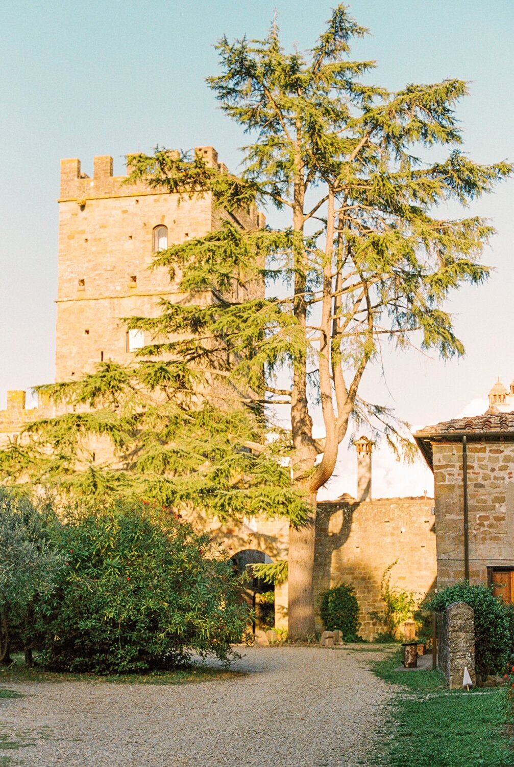 castello-pratelli-tuscany-destination-wedding-film-analog-stefano-degirmenci_0005