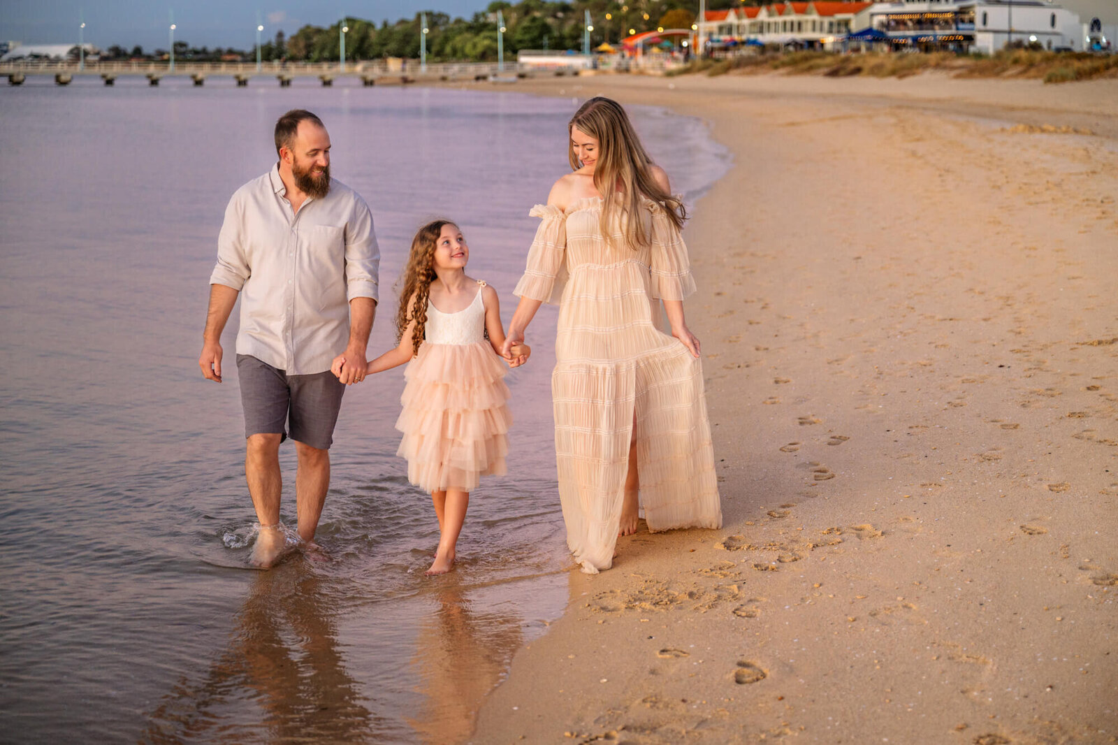 beach-family-photo-sunset