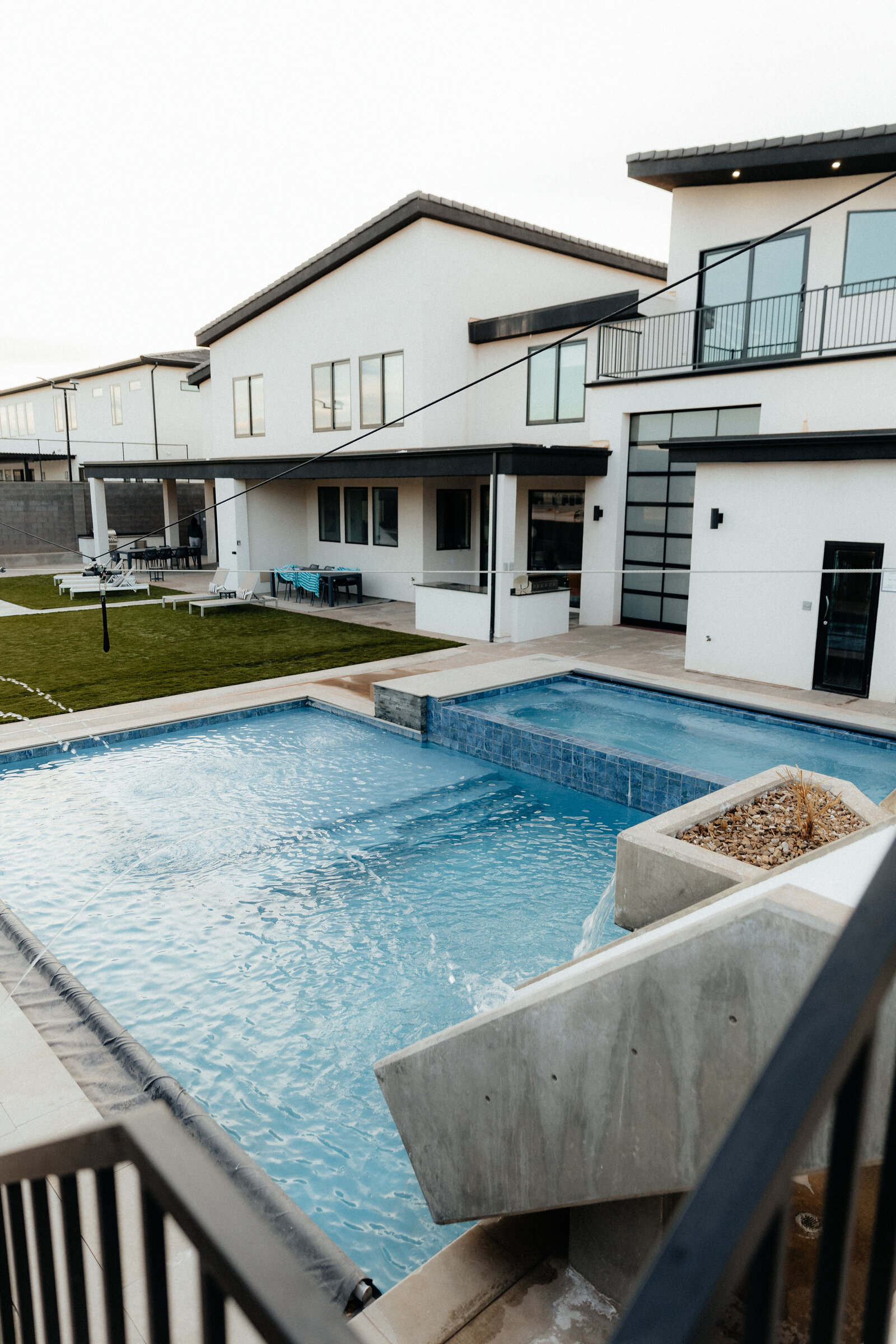 Beezah_FrankiesPlace_ALL-57