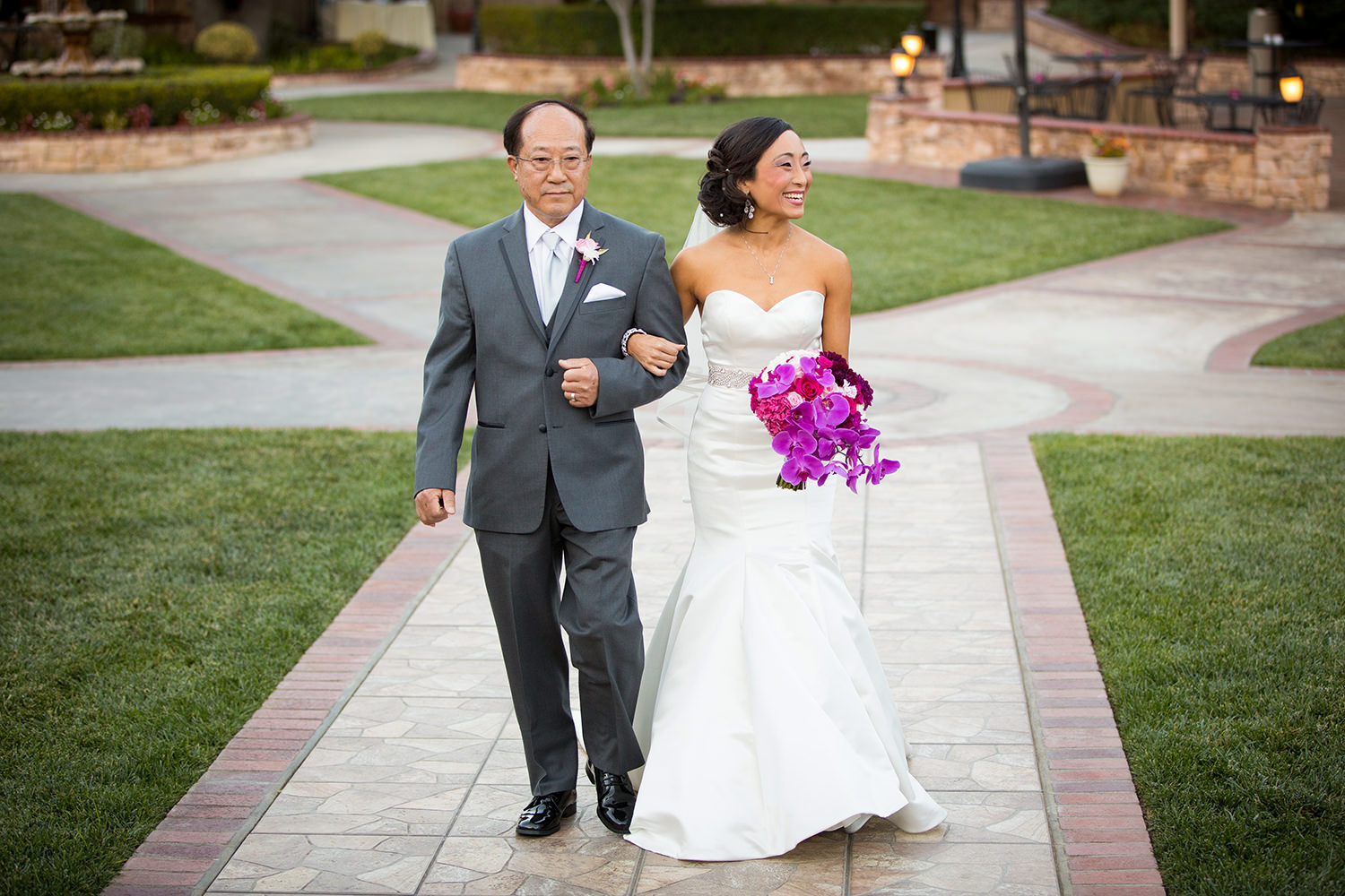 father walking daughter down the aisle